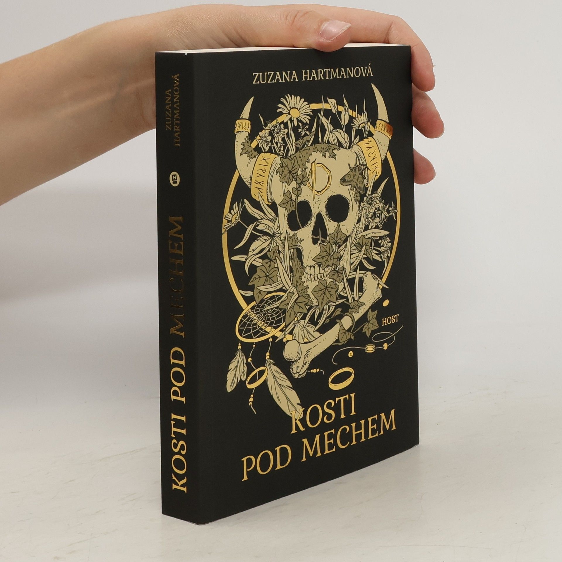 Zuzana Hartmanová Kosti pod mechem