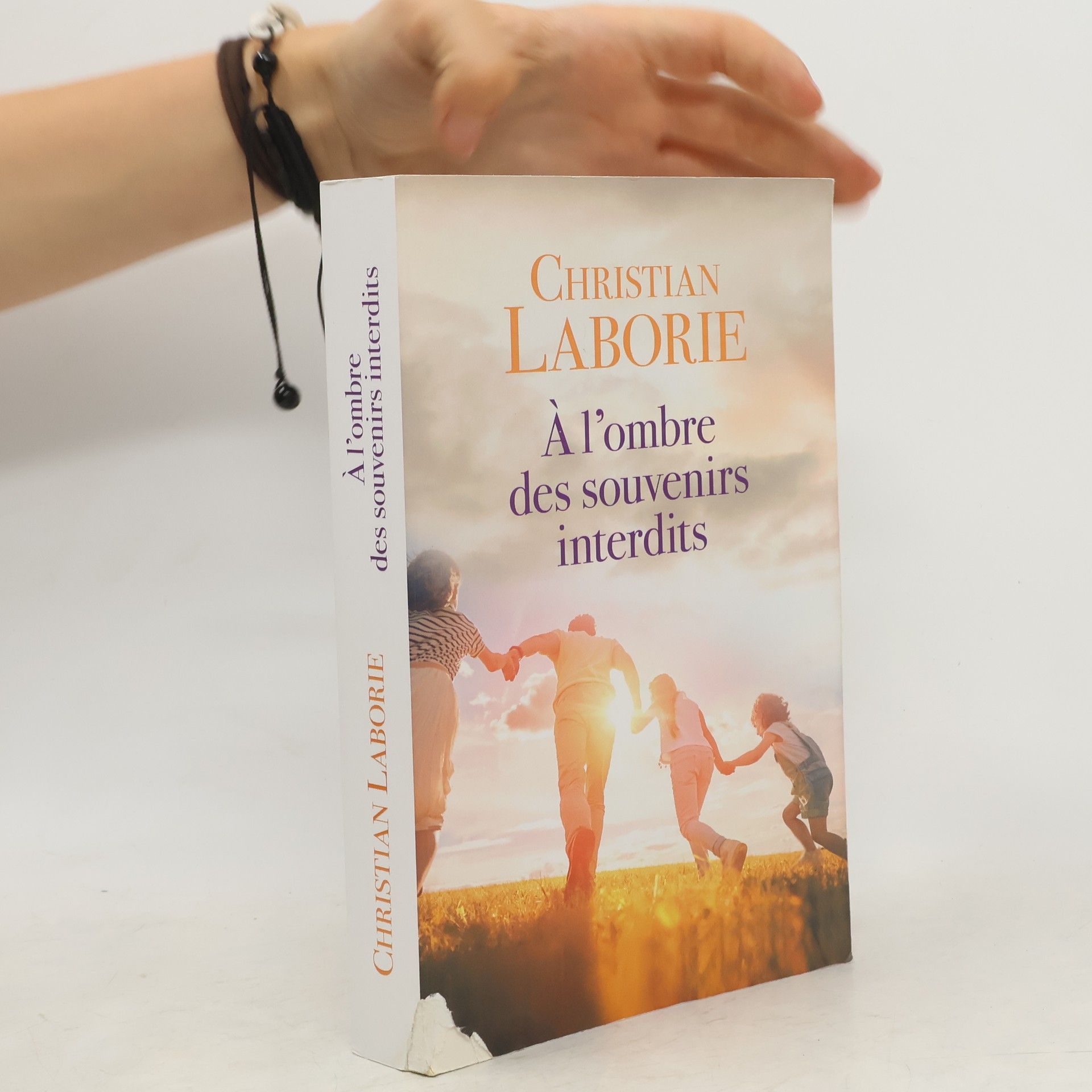 À l'ombre des souvenirs interdits