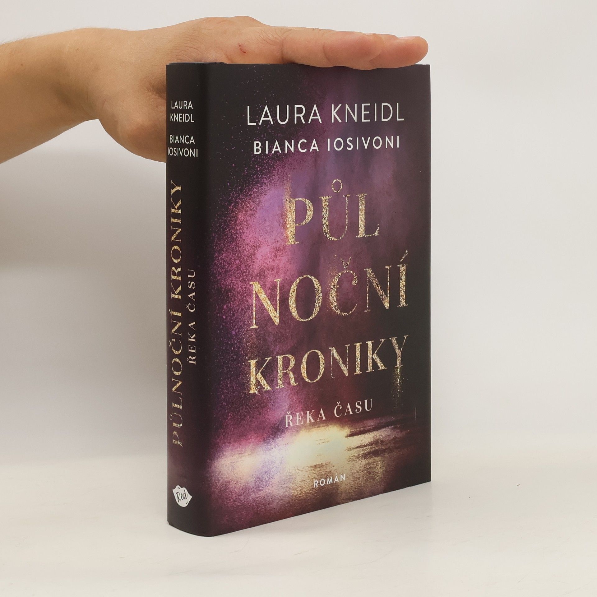 Laura Kneidl Půlnoční kroniky. Řeka času