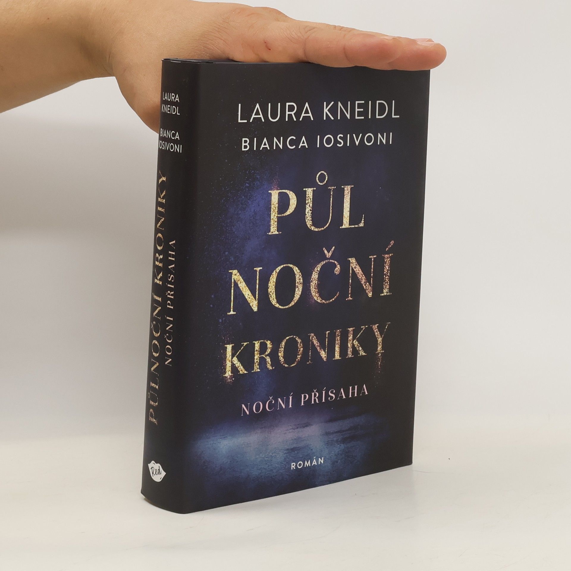 Laura Kneidl Půlnoční kroniky. Noční přísaha