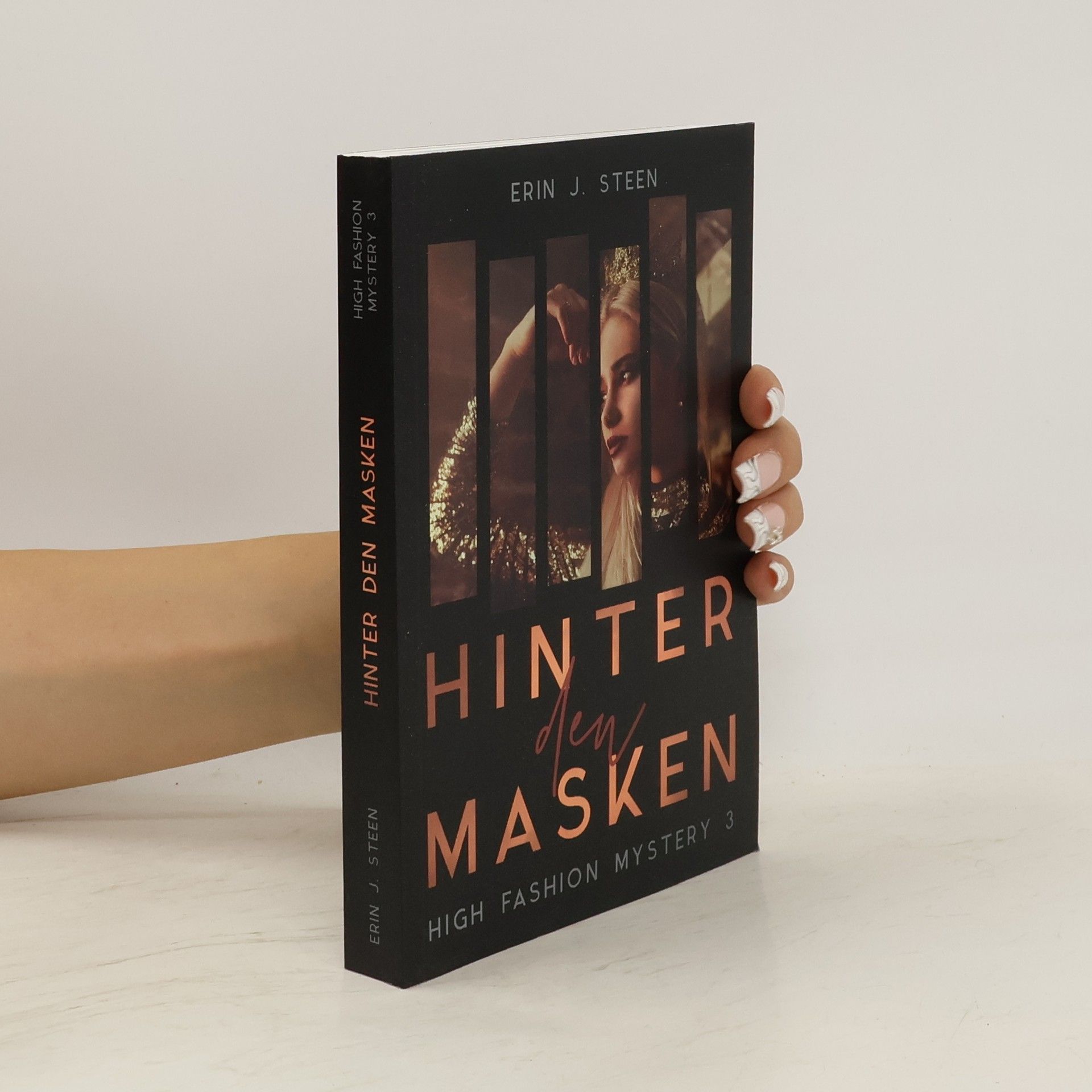 Erin J. Steen Hinter den Masken