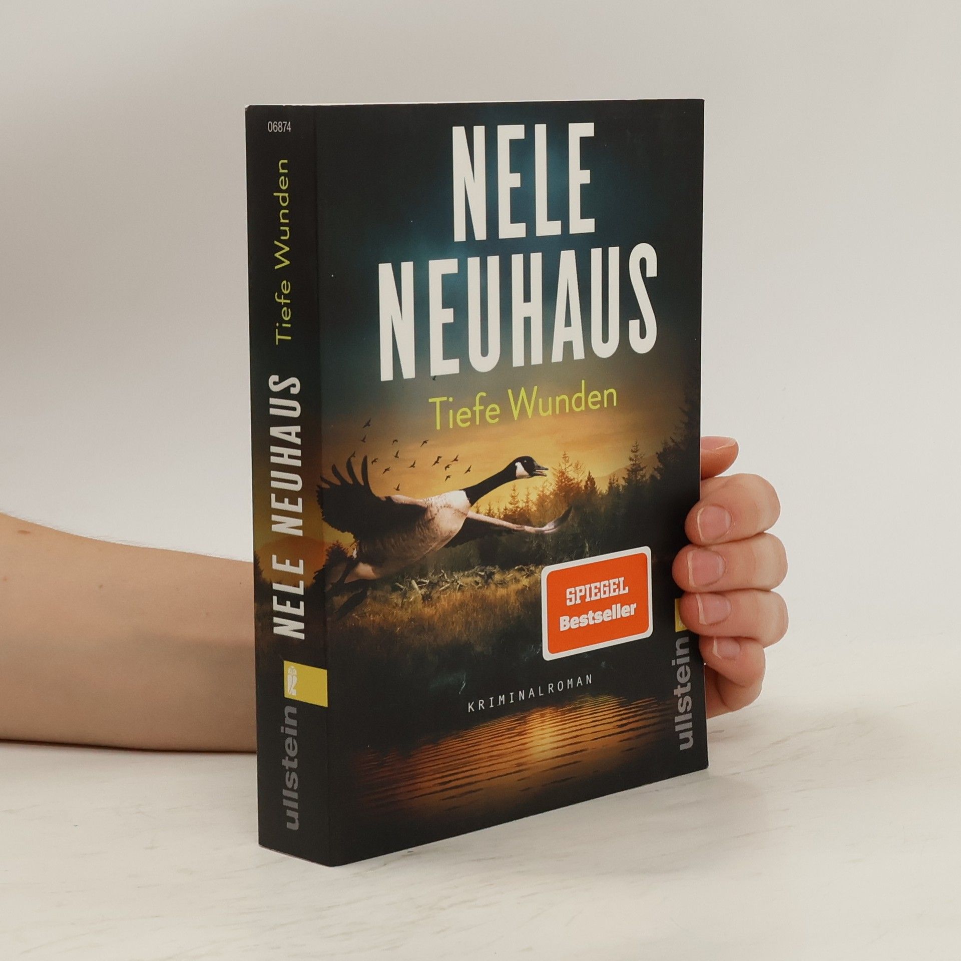 Nele Neuhaus Tiefe Wunden (Ein Bodenstein-Kirchhoff-Krimi 3)