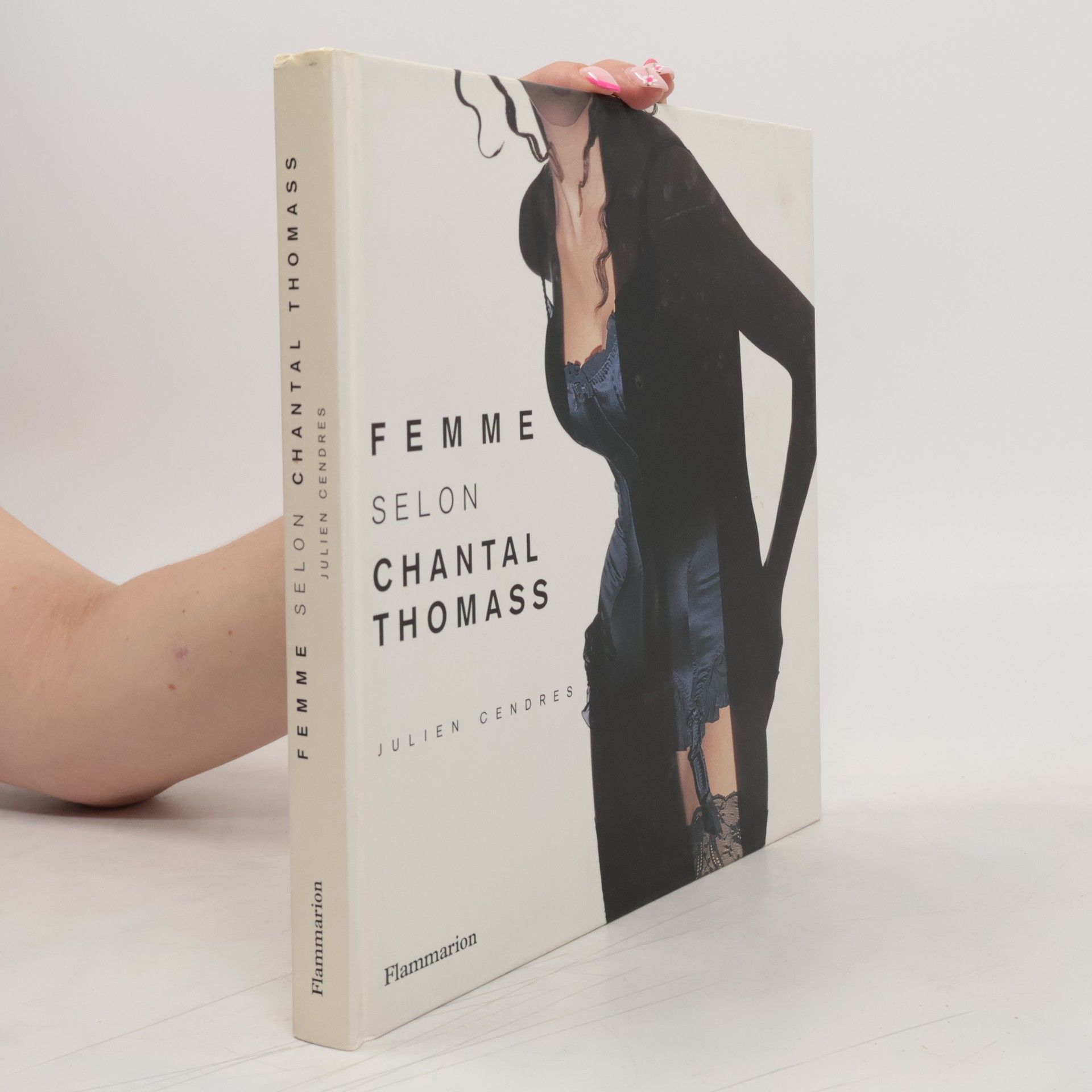 Julien Cendres Femme selon Chantal Thomass