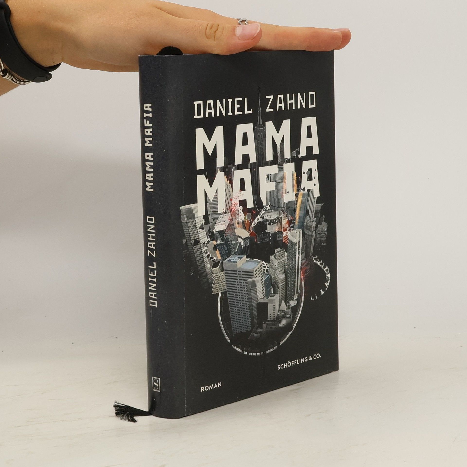 Daniel Zahno Mama Mafia