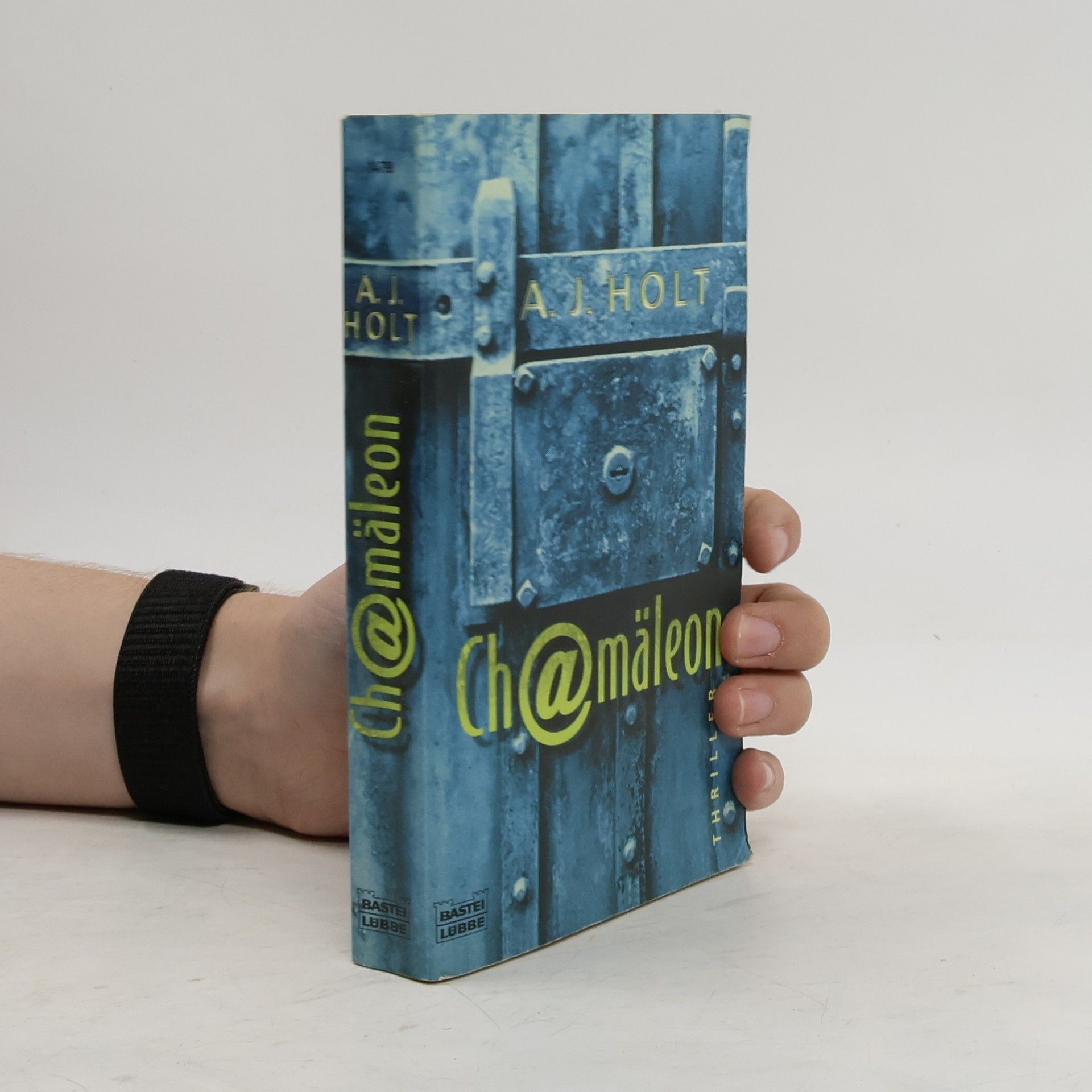 A. J. Holt Ch@mäleon