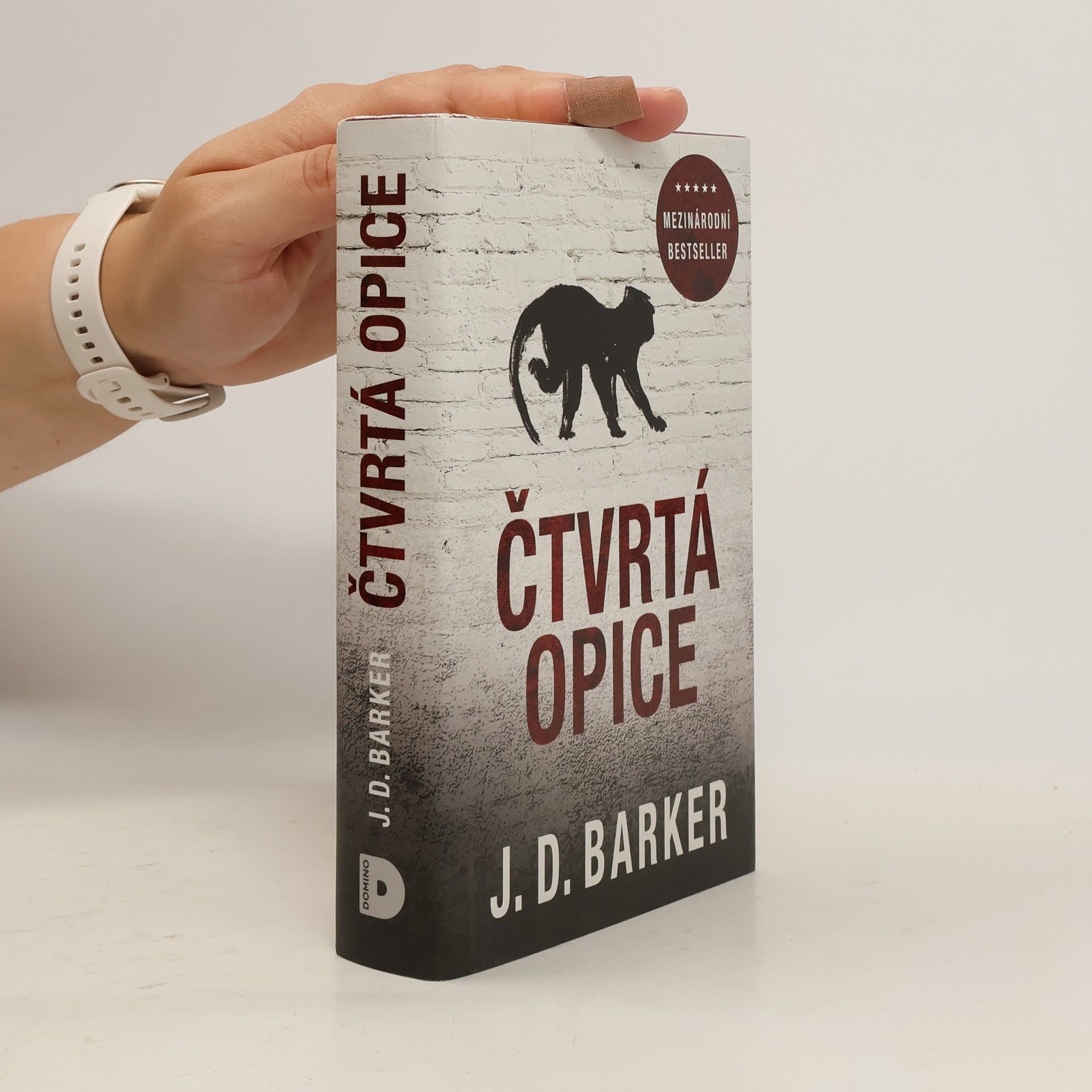 J. D. (Jonathan Dylan) Barker Čtvrtá opice