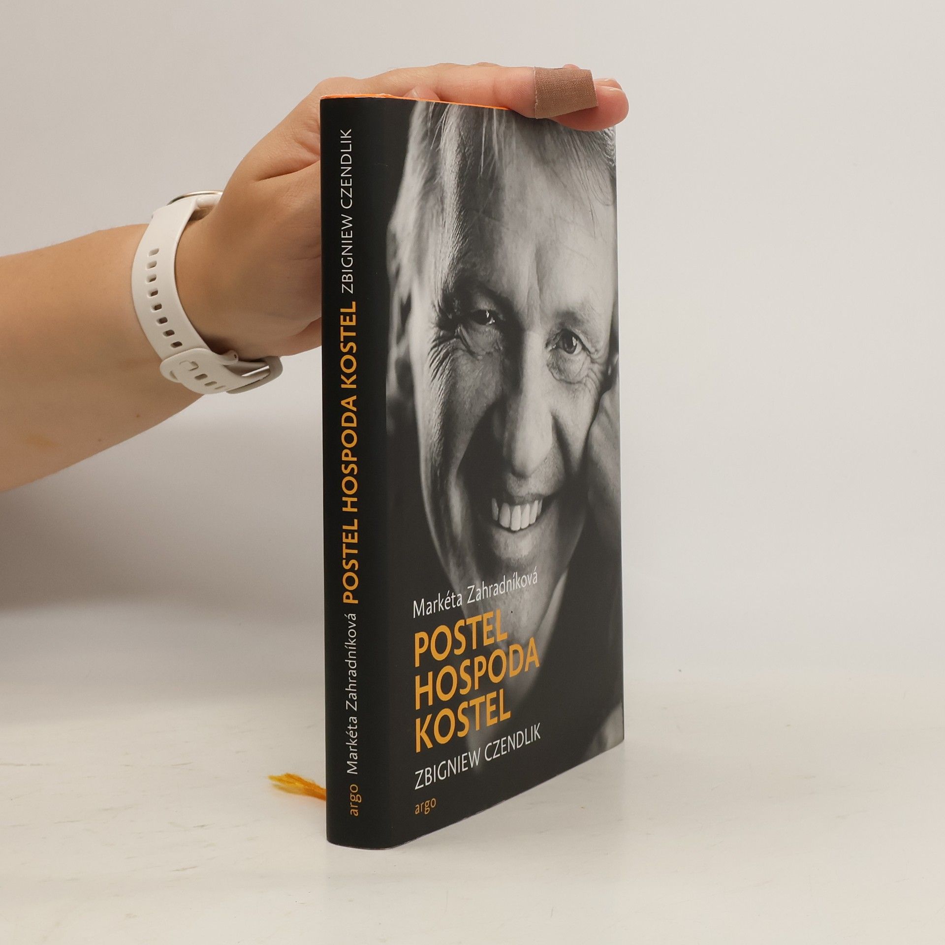 Zbigniew Czendlik Postel, hospoda, kostel