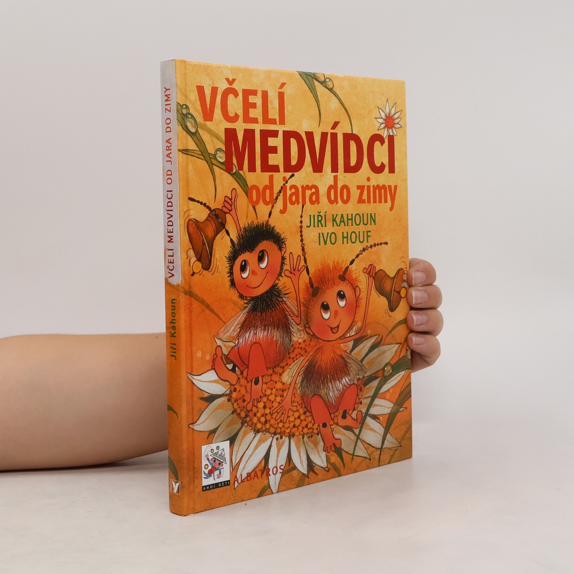Jiří Kahoun Včelí medvídci od jara do zimy