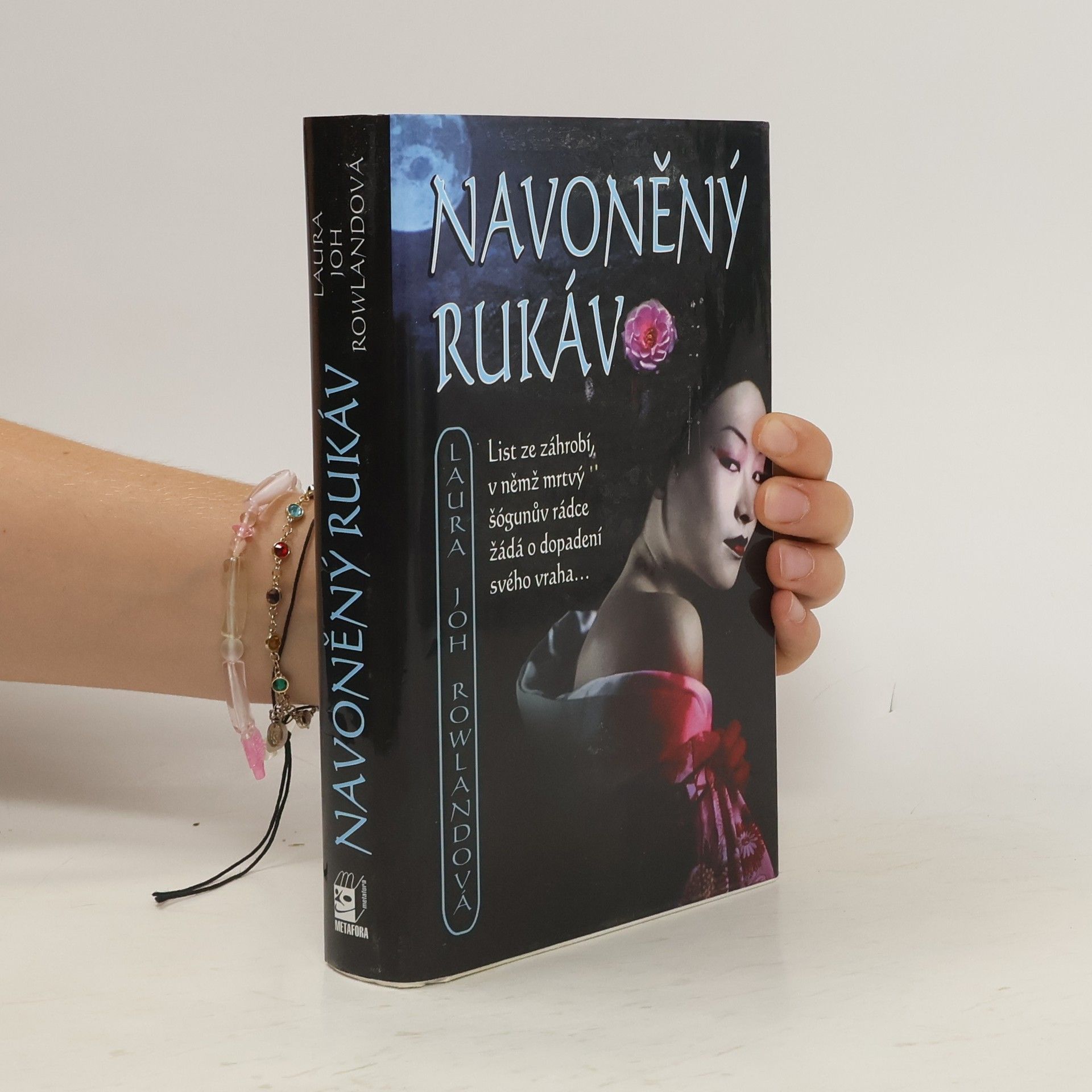 Laura Joh Rowland Navoněný rukáv