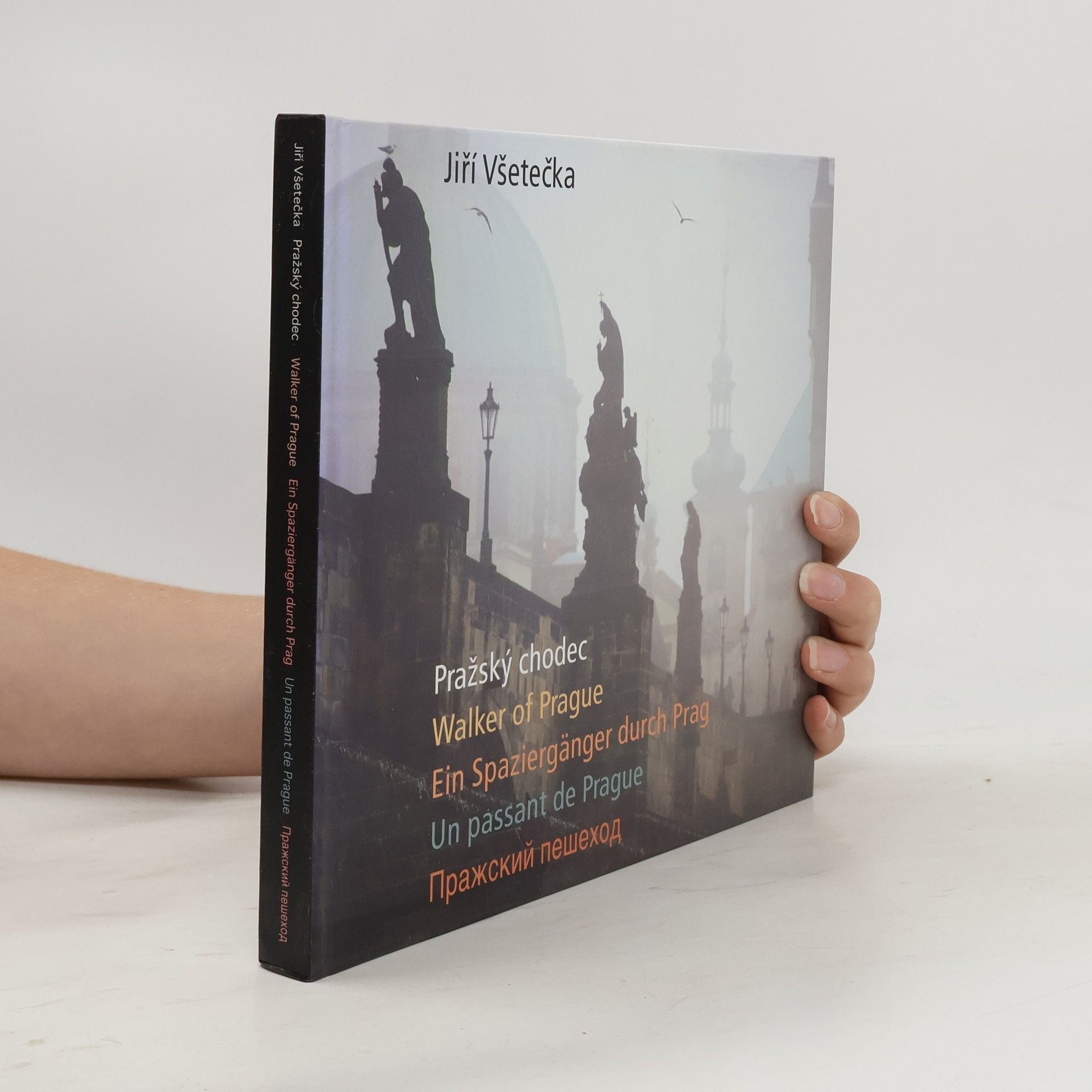 Jiří Všetečka Pražský chodec. Walker of Prague. Ein Spaziergänger durch Prag. Un passant de Prague