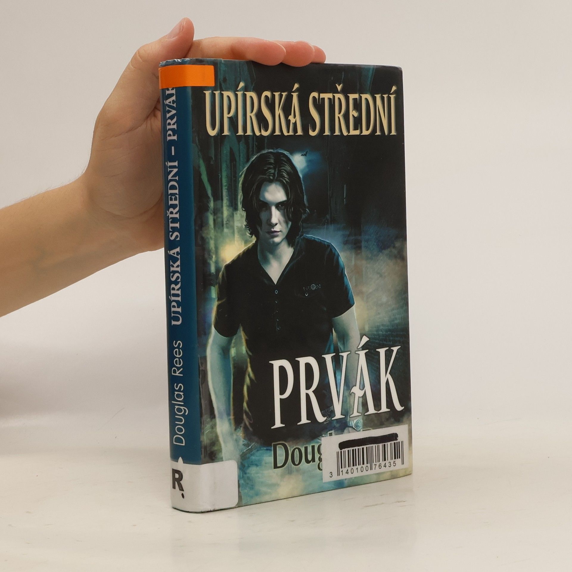 Douglas Rees Upírská střední. I, Prvák