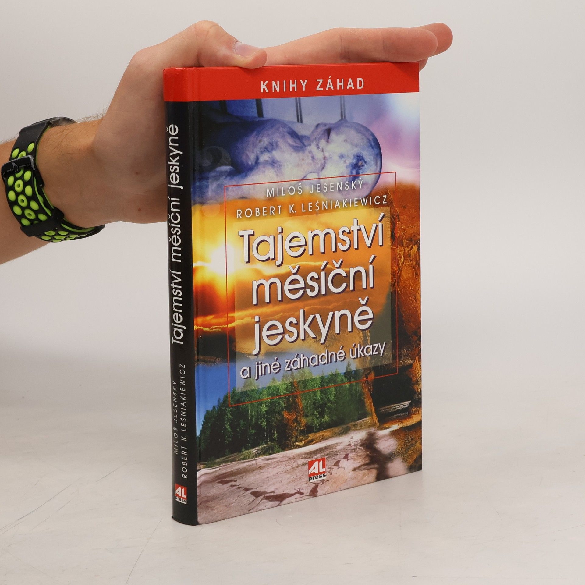 Tajemství měsíční jeskyně a jiné záhadné úkazy