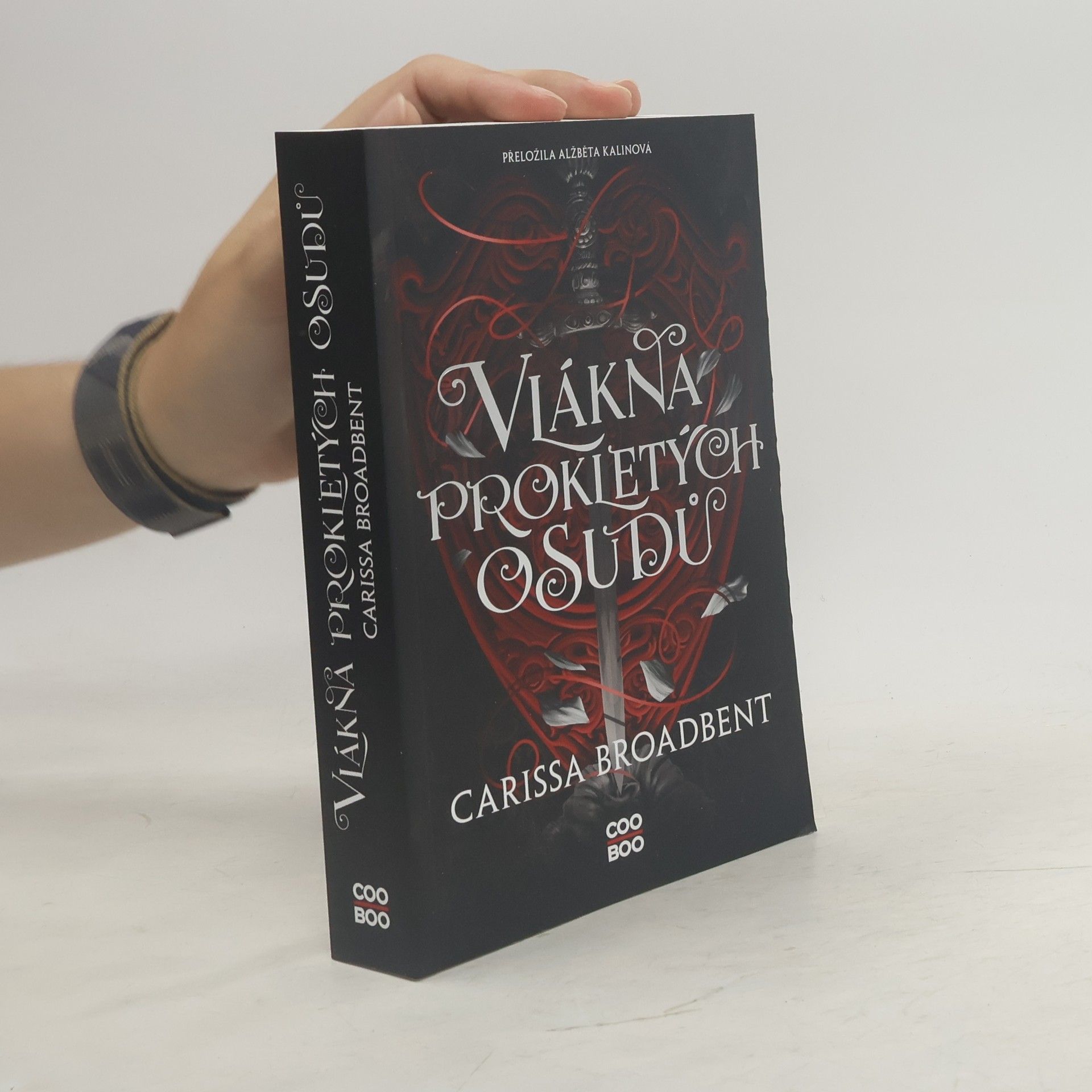 Carissa Broadbent Vlákna prokletých osudů