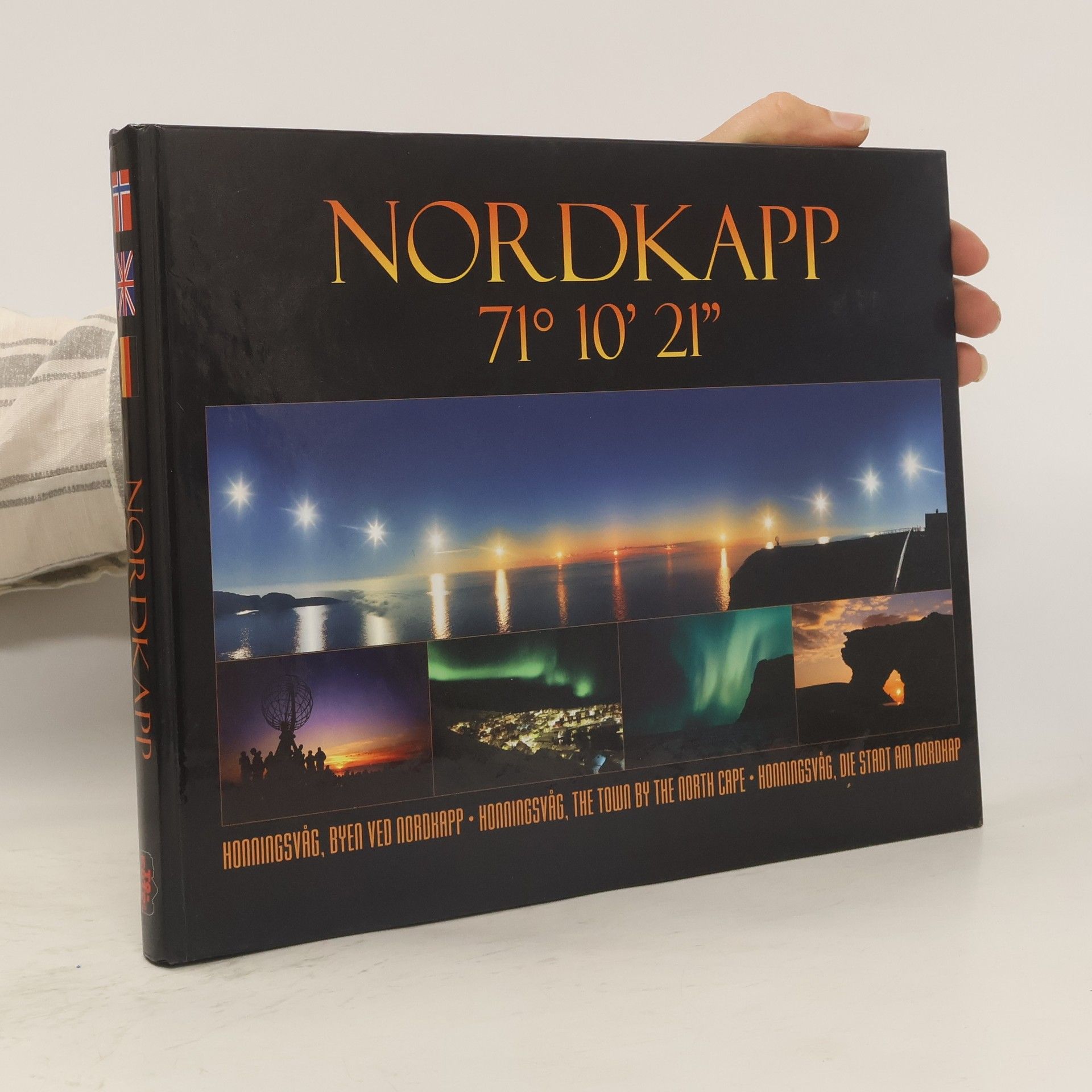 Nordkapp 71 10' 21" Honningsvag, The Town by the North Cape