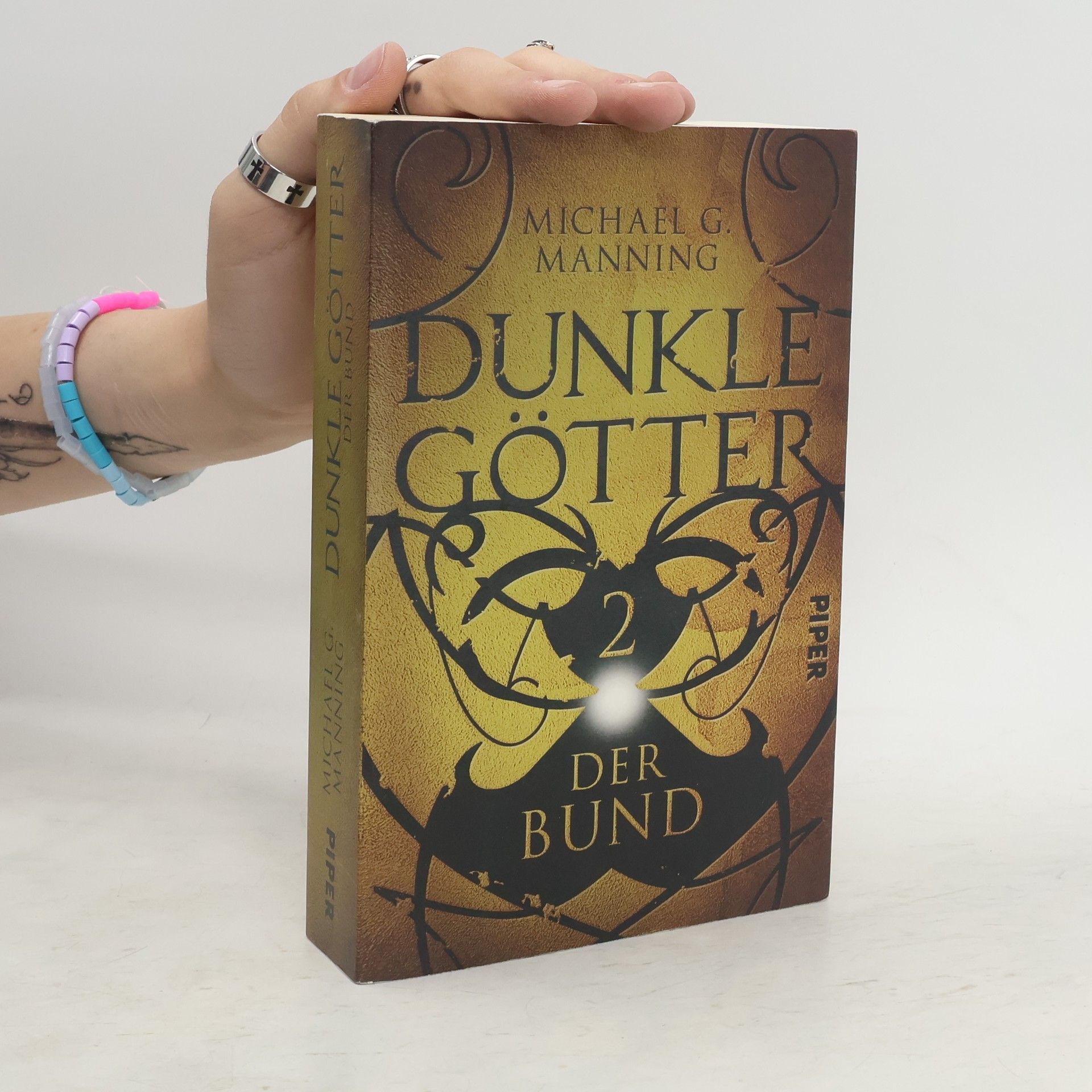 Michael G. Manning Dunkle Götter 2