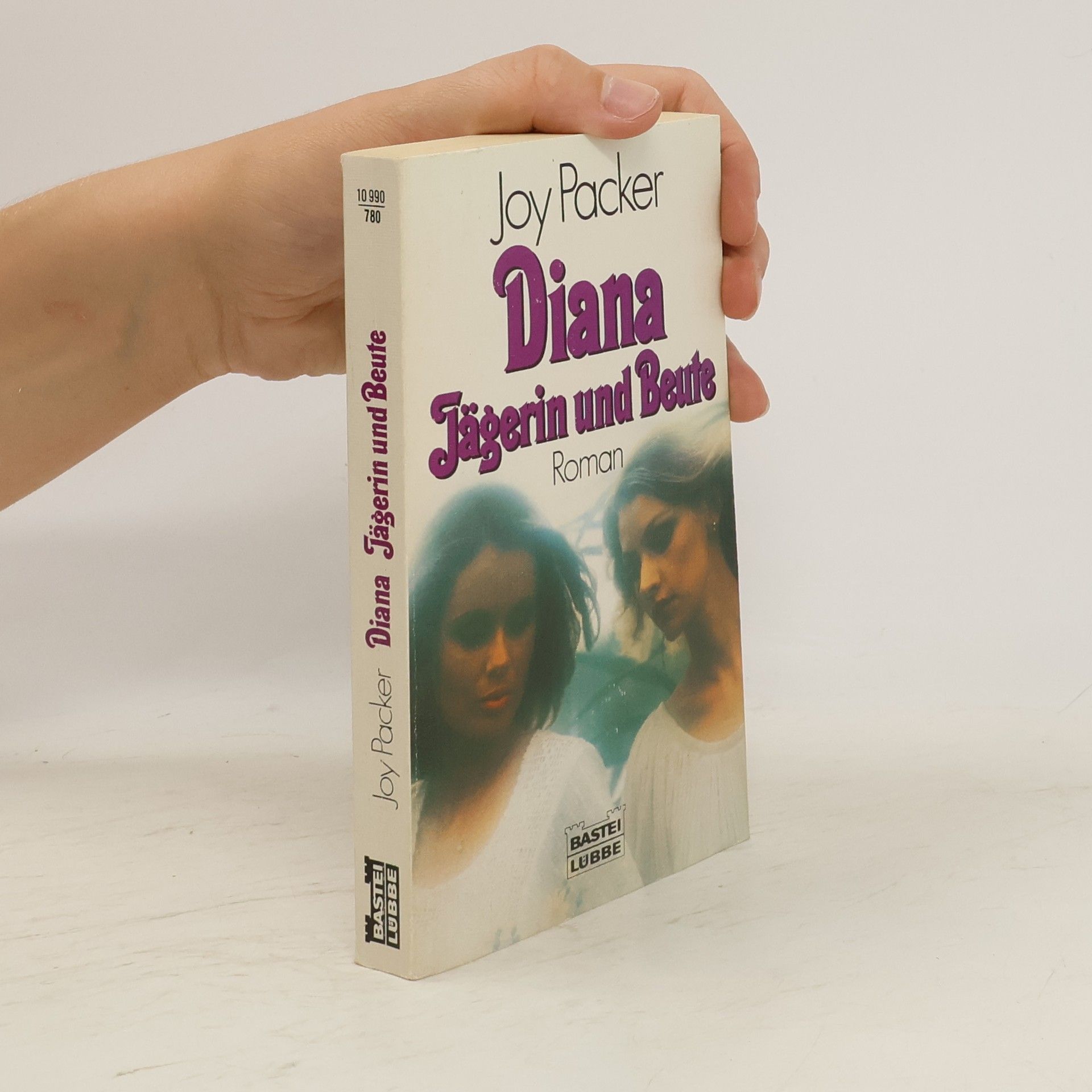 Joy Packer Diana, Jägerin und Beute