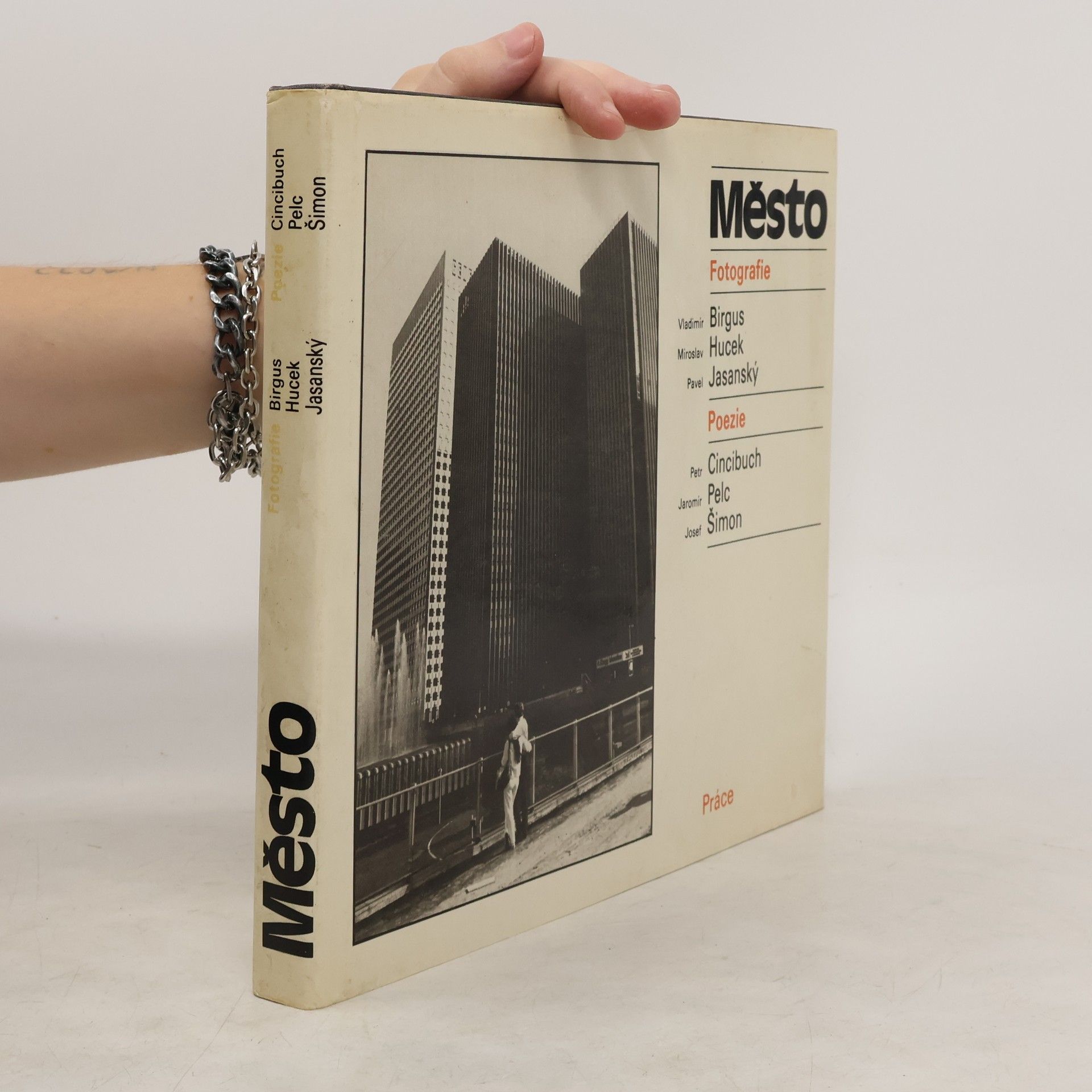Collectif d'auteurs Město