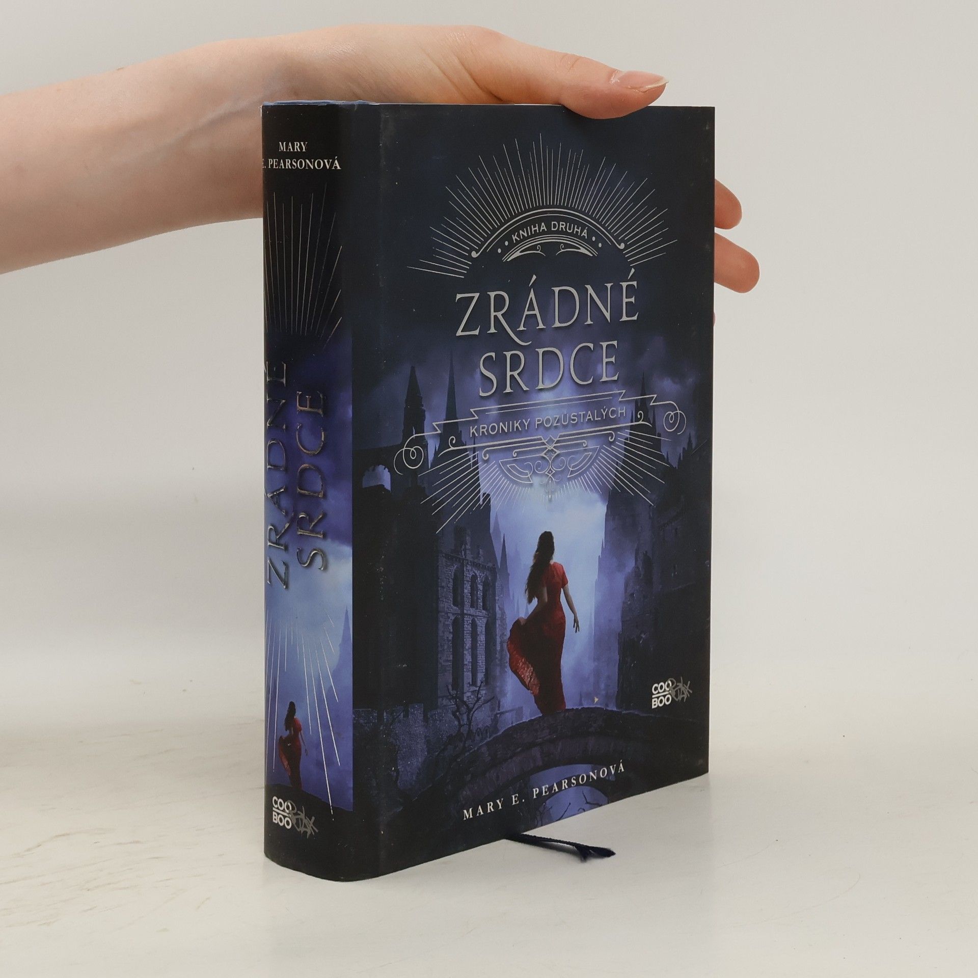 Mary E. Pearson Zrádné srdce. Kroniky pozůstalých. Kniha druhá