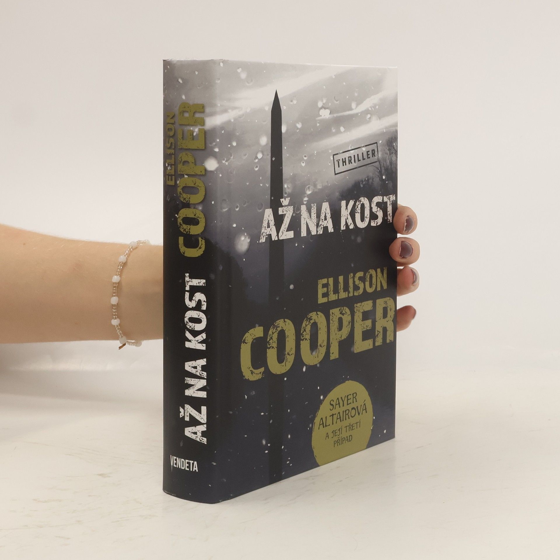 Ellison Cooper Až na kost