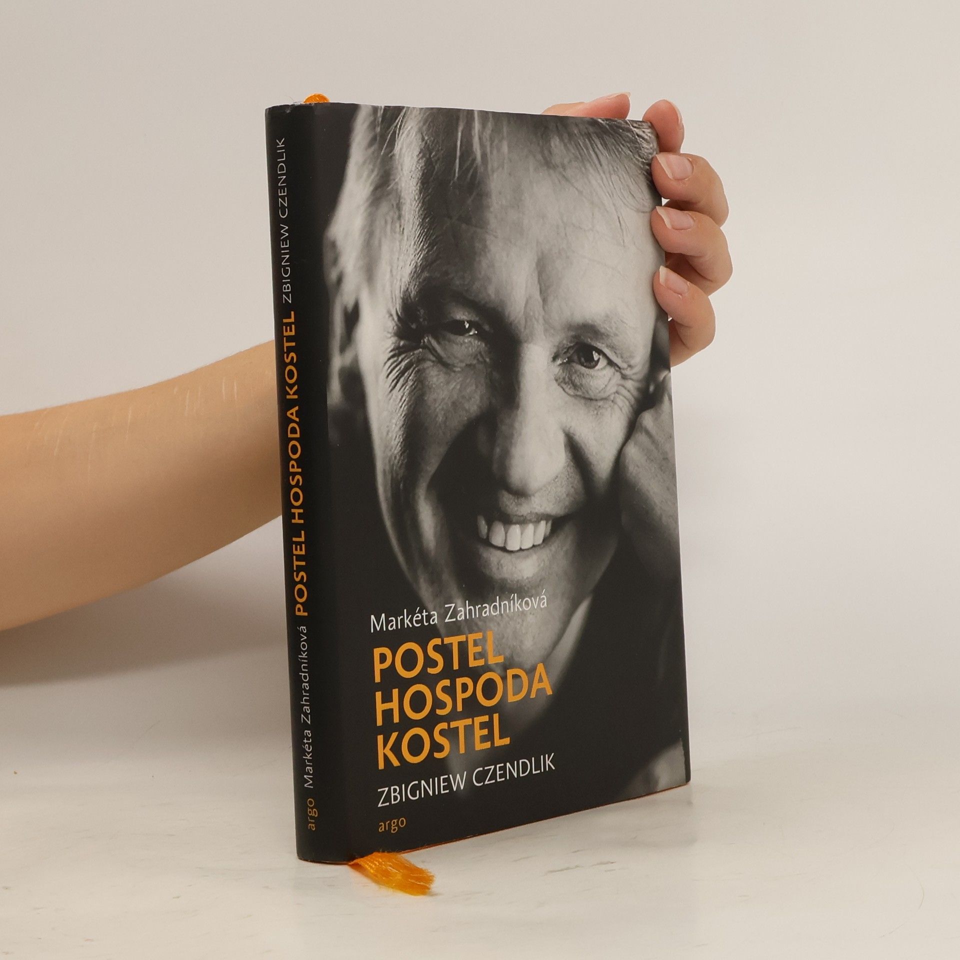 Zbigniew Czendlik Postel, hospoda, kostel