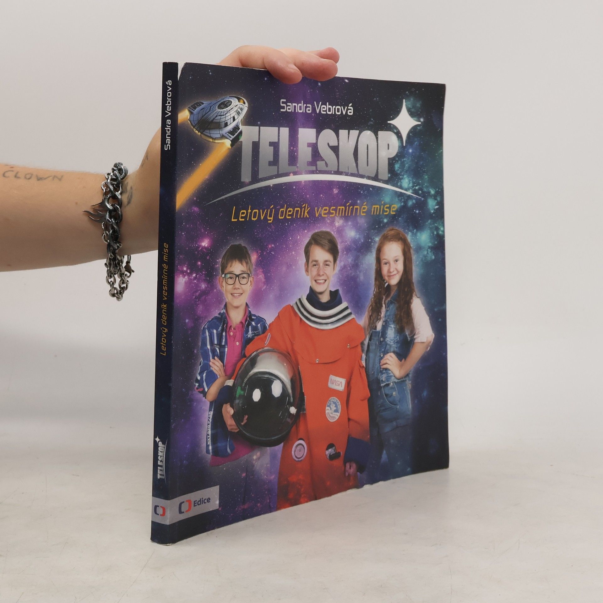 Sandra Vebrová Teleskop : letový deník vesmírné mise
