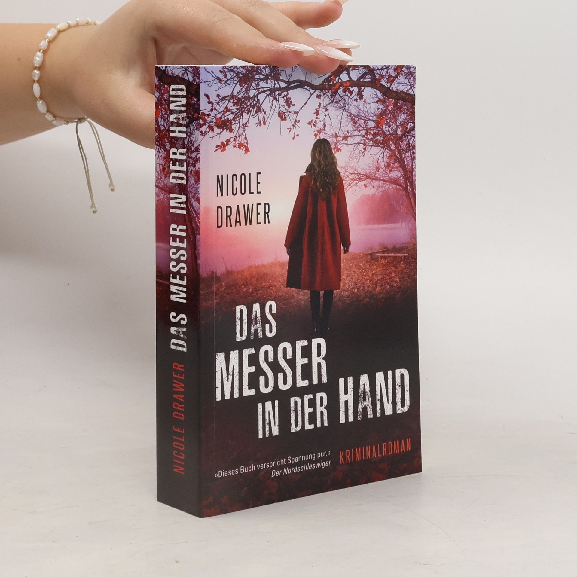 Nicole Drawer Das Messer in der Hand