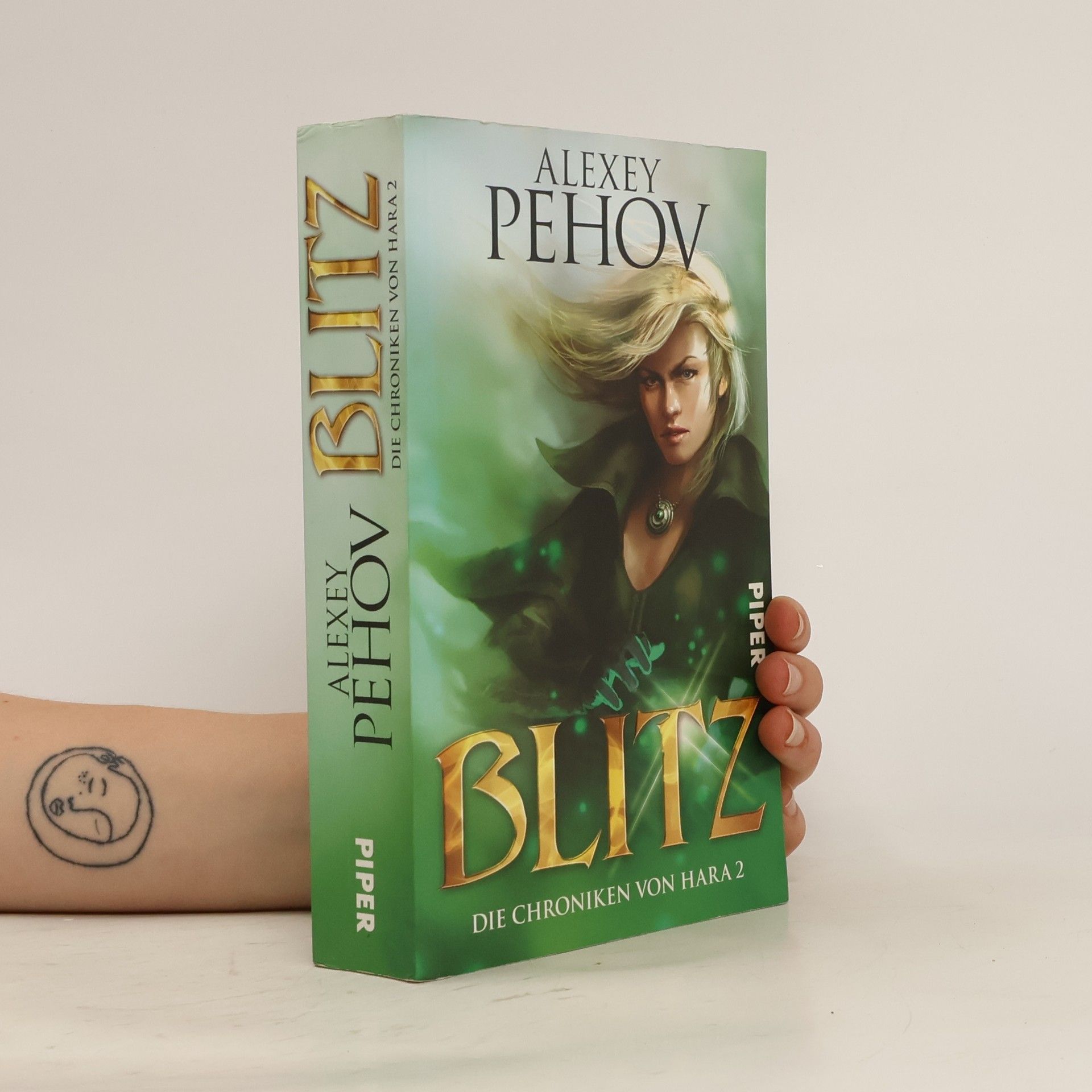 Aleksej Pechov Die Chroniken von Hara, Blitz