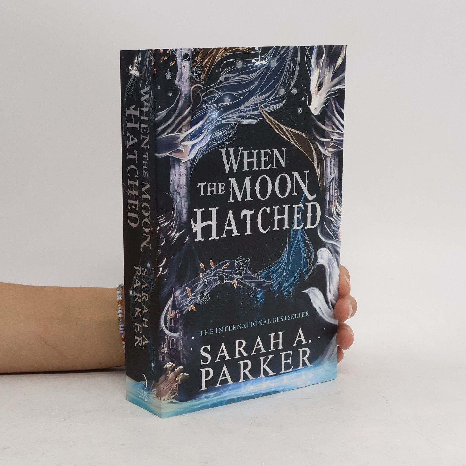 Sarah Parker When the Moon Hatched (The Moonfall Series, Book 1)