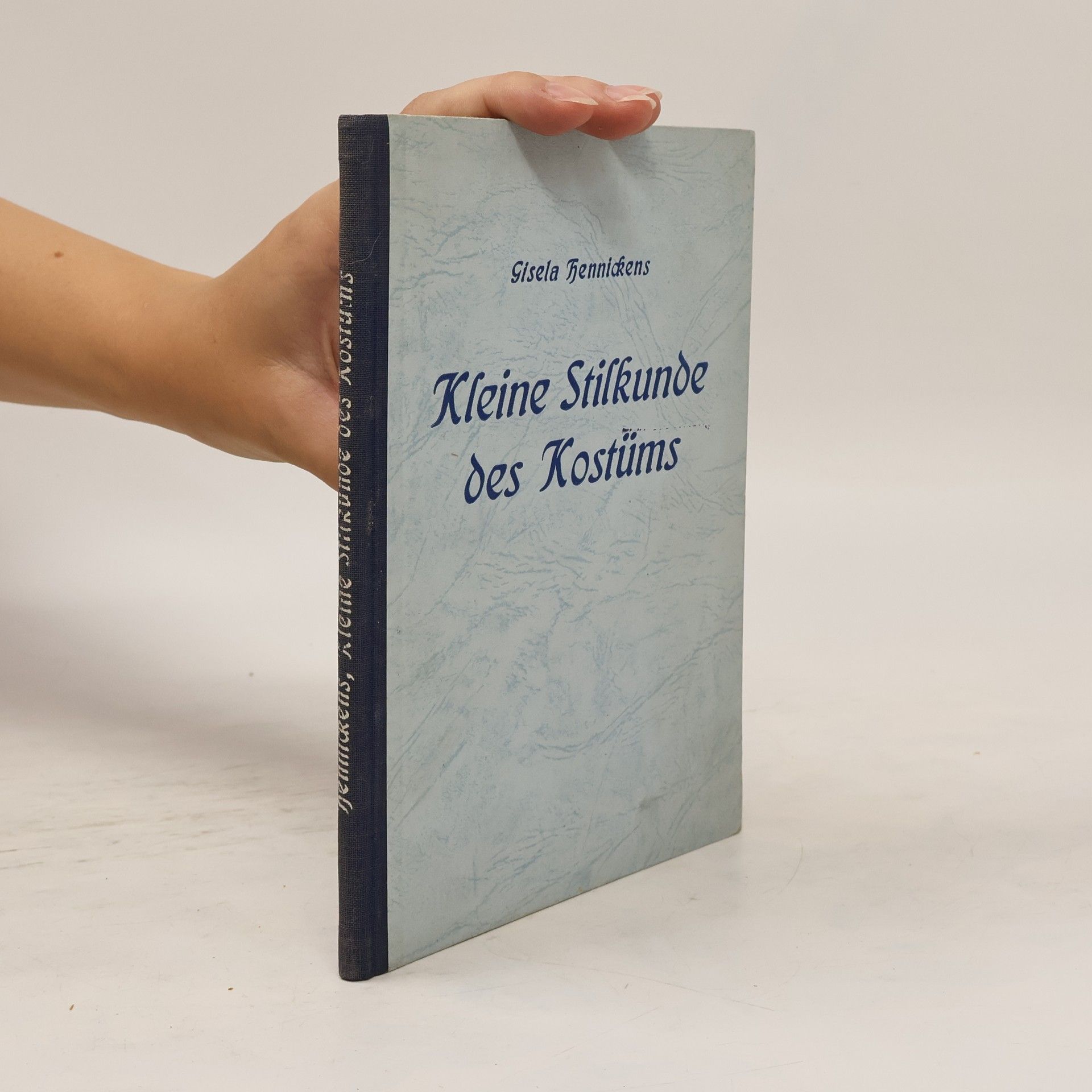 Gisela Hennickens Kleine Stilkunde des Kostüms
