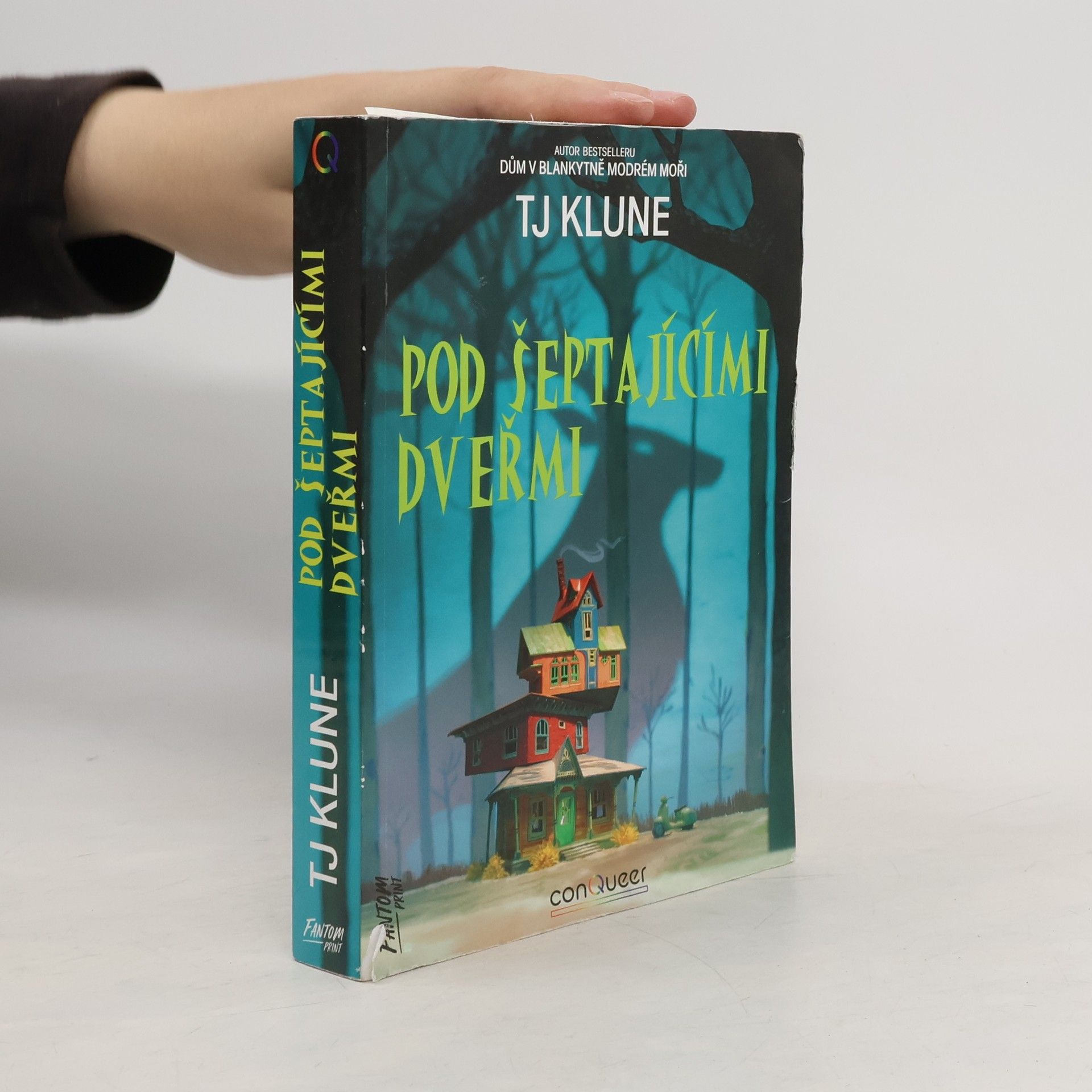 TJ Klune Pod šeptajícími dveřmi