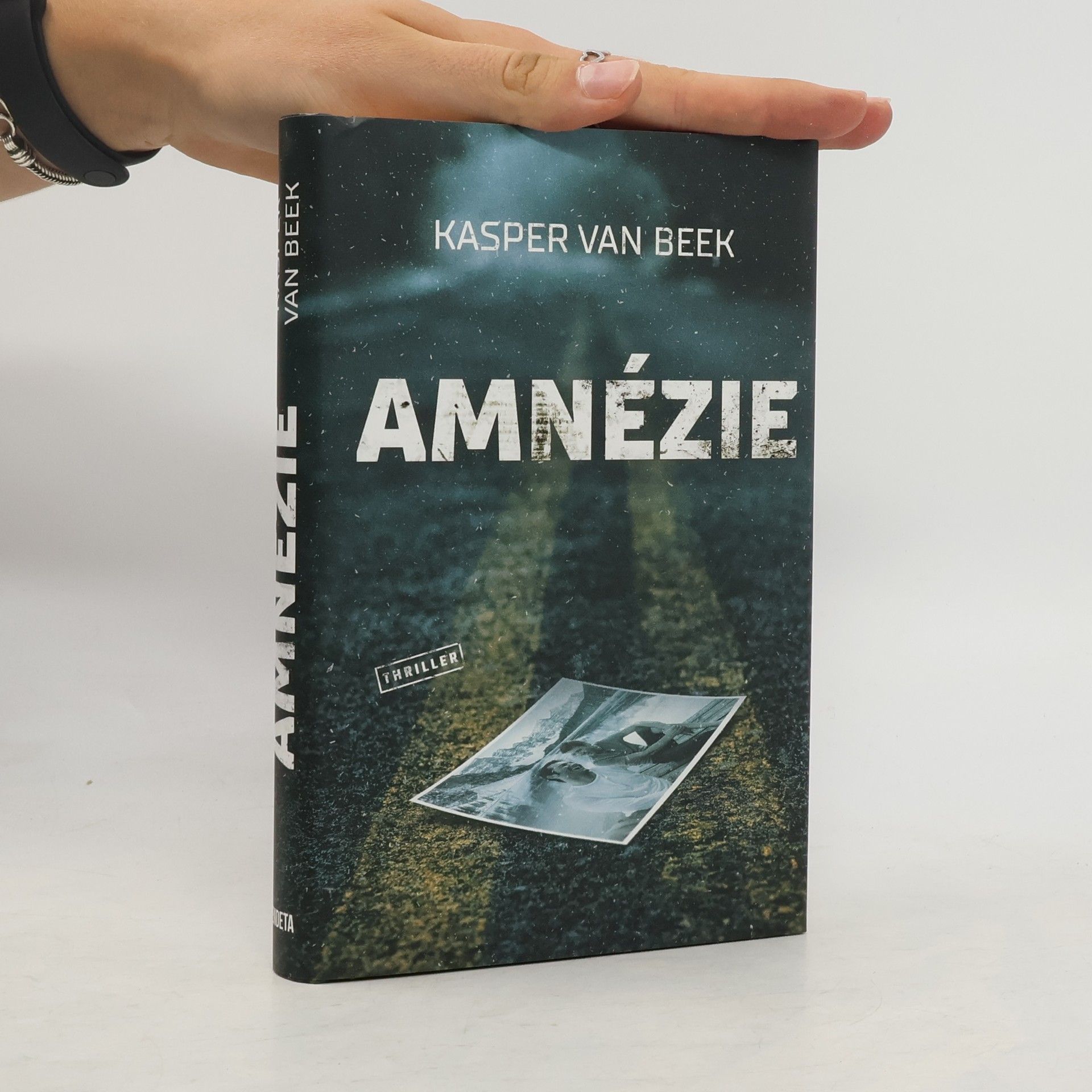 Kasper van Beek Amnézie