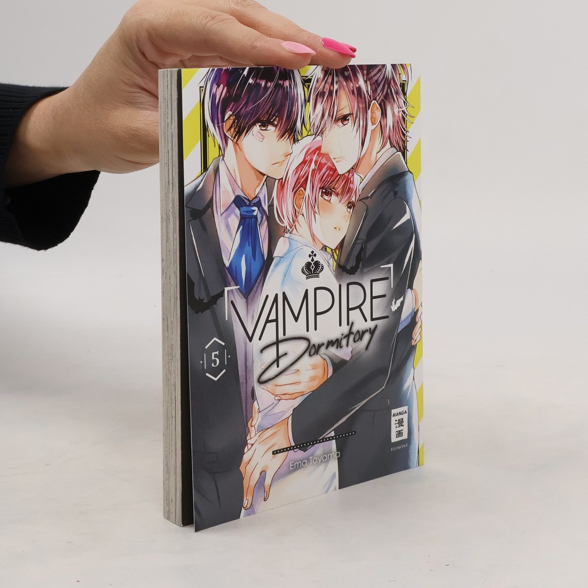 Ema Tōyama Vampire Dormitory 05