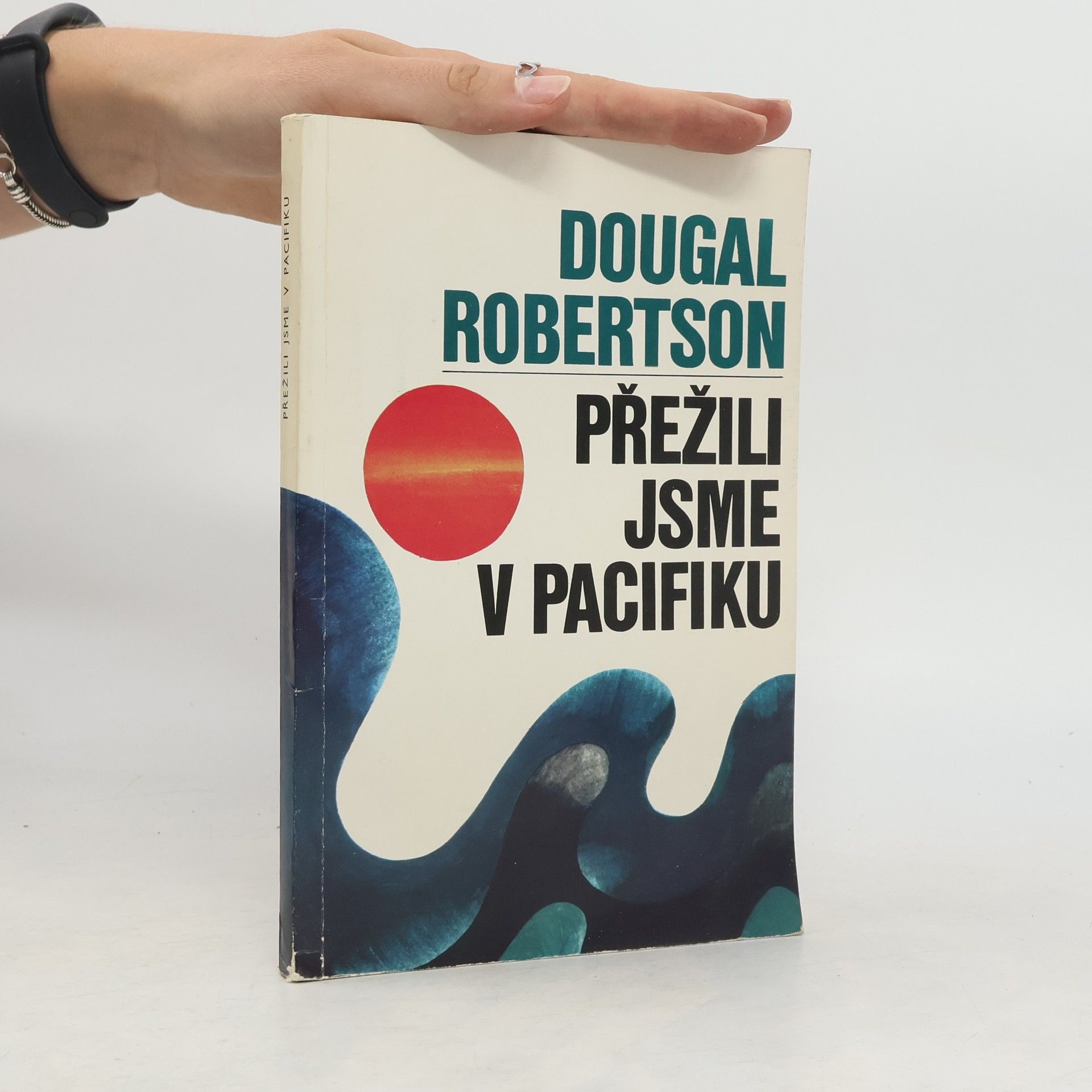 Dougal Robertson Přežili jsme v Pacifiku