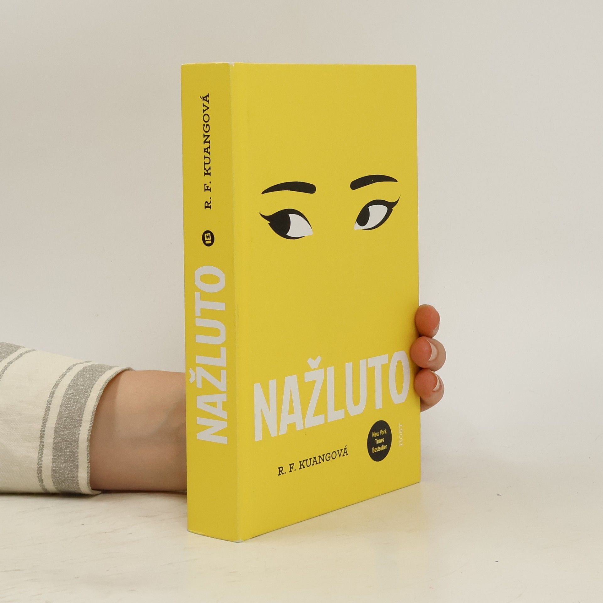 R.F. Kuang Nažluto
