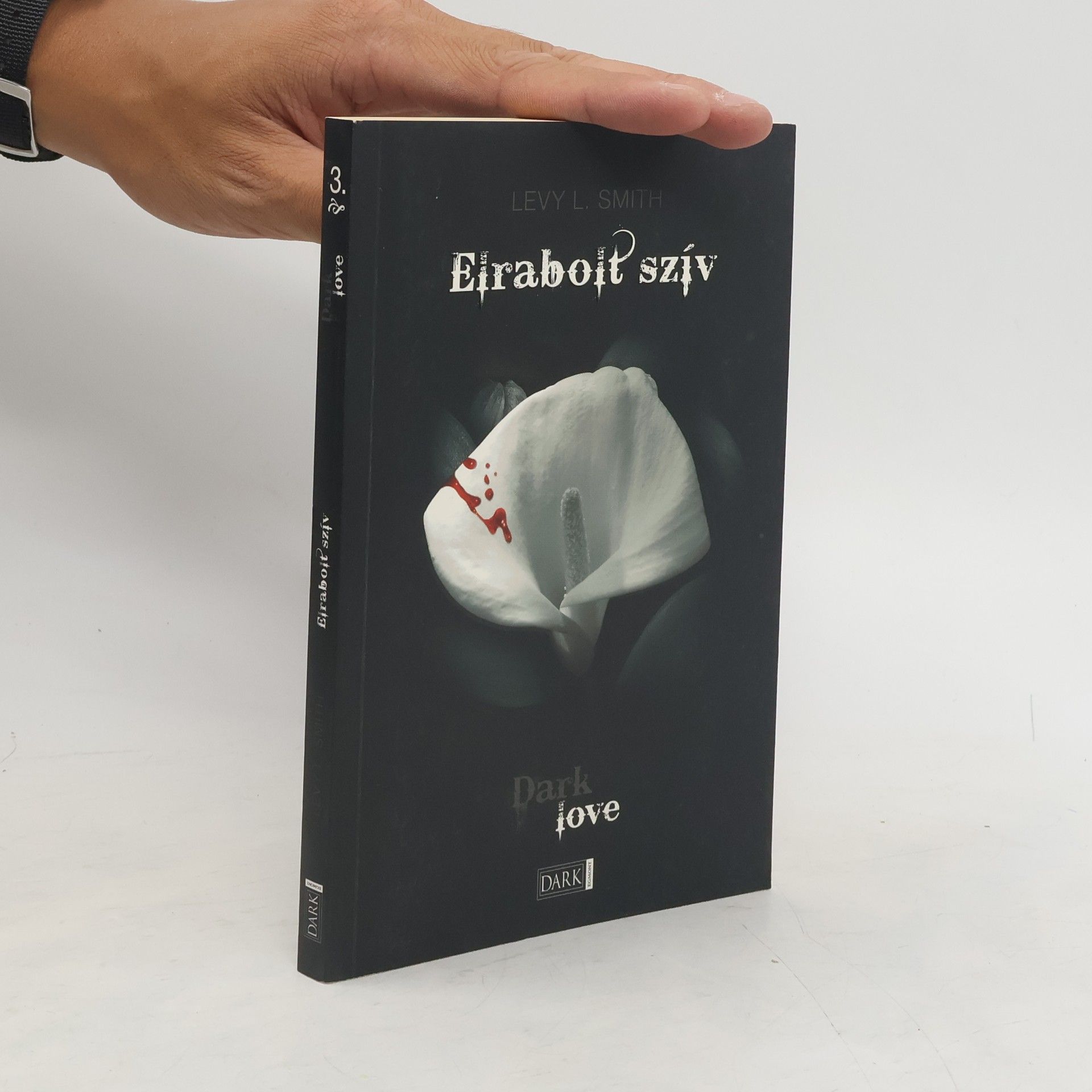Levy L. Smith Elrabolt szív