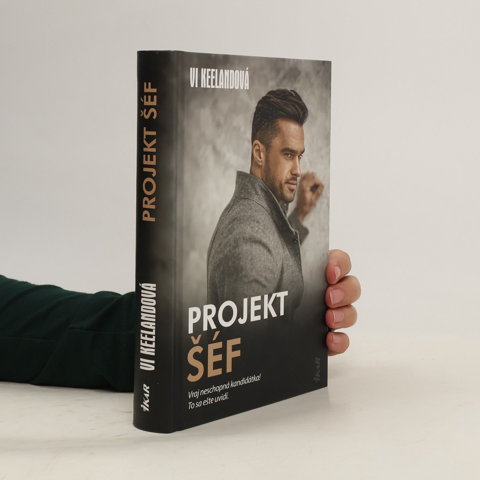 Vi Keeland Projekt šéf