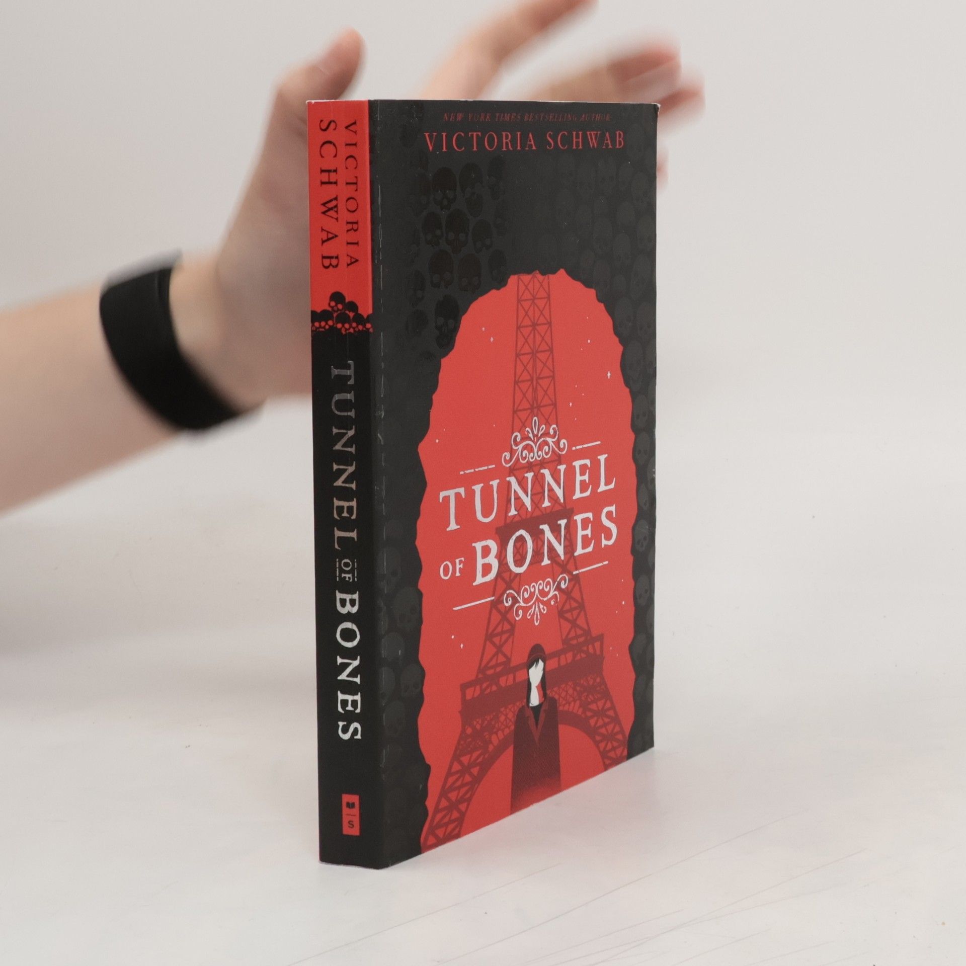 Victoria Schwab Tunnel of Bones