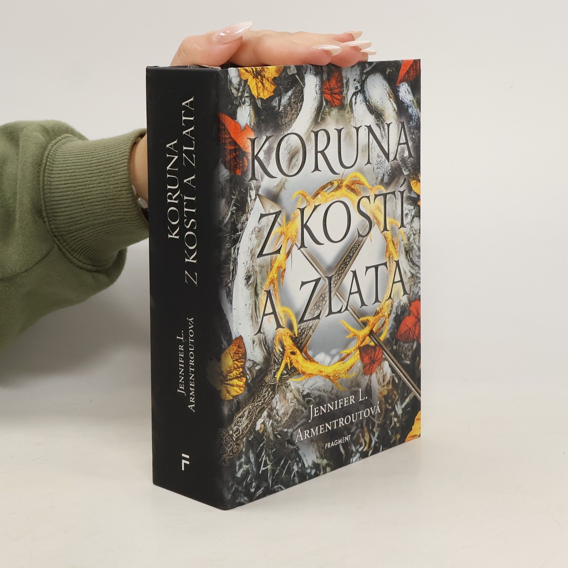 Jennifer L. Armentrout Koruna z kostí a zlata