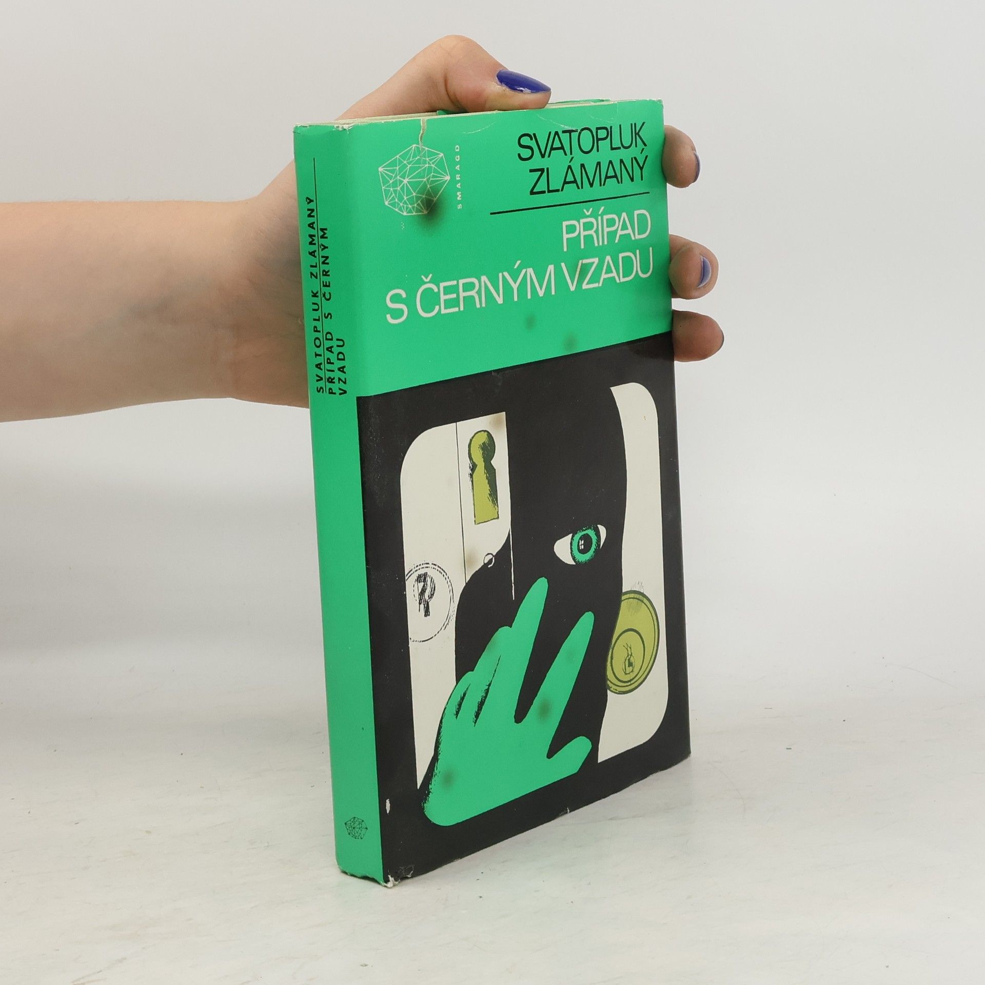 Případ s černým vzadu