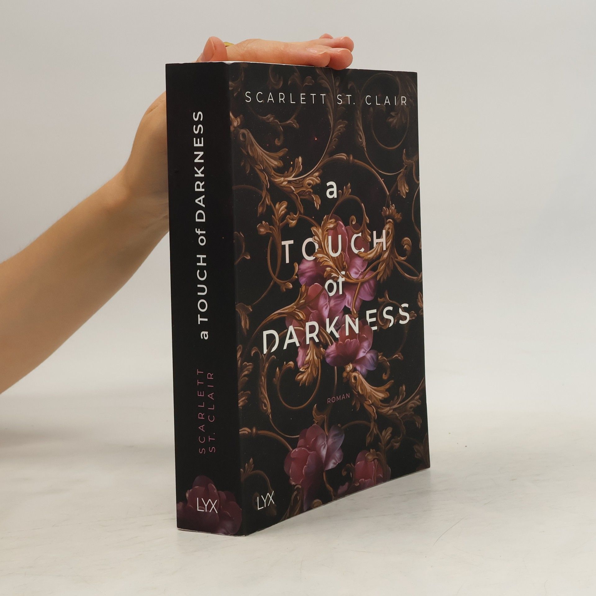 Scarlett St. Clair A Touch of Darkness