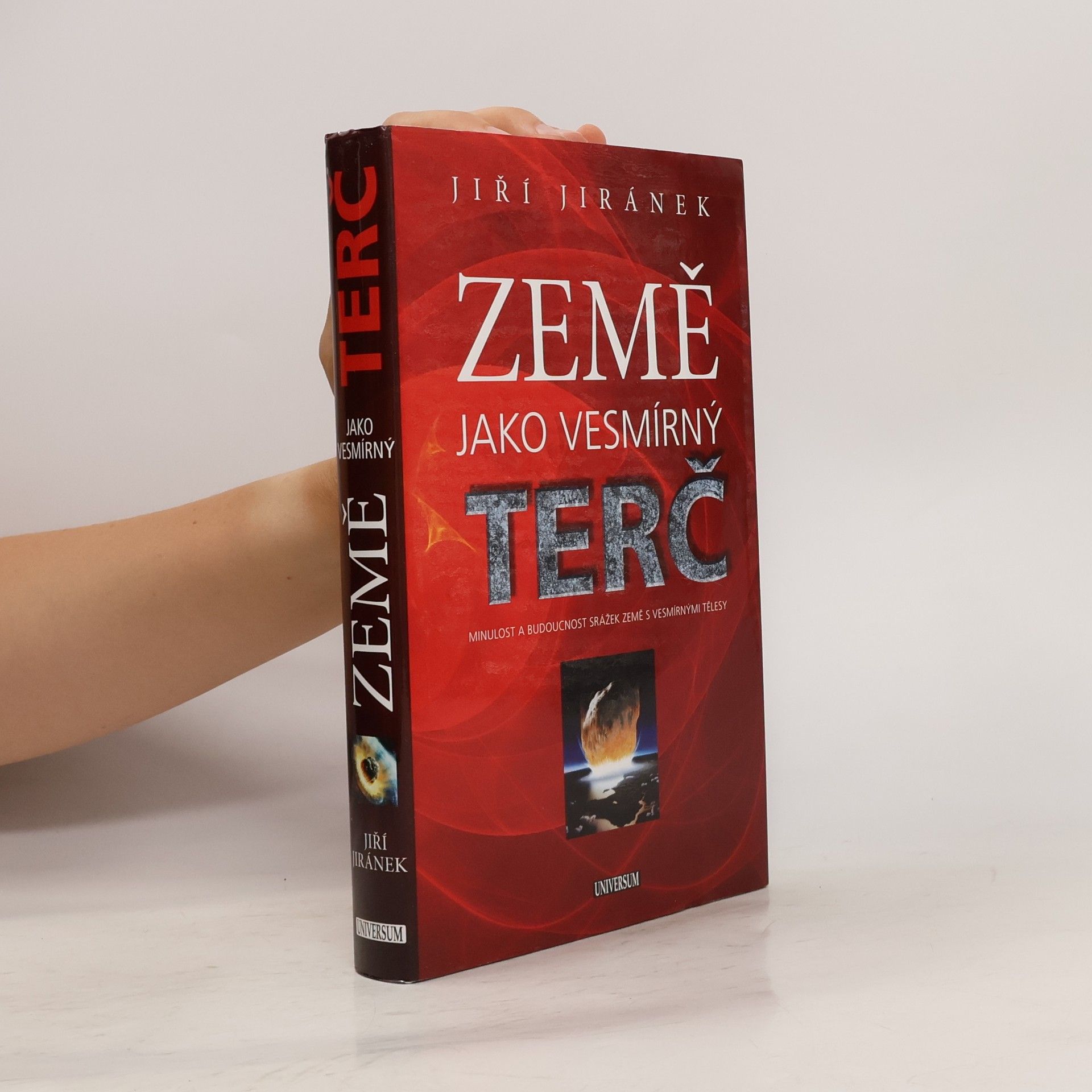 Jiří Jiránek Země jako vesmírný terč : minulost a budoucnost srážek Země s vesmírnými tělesy