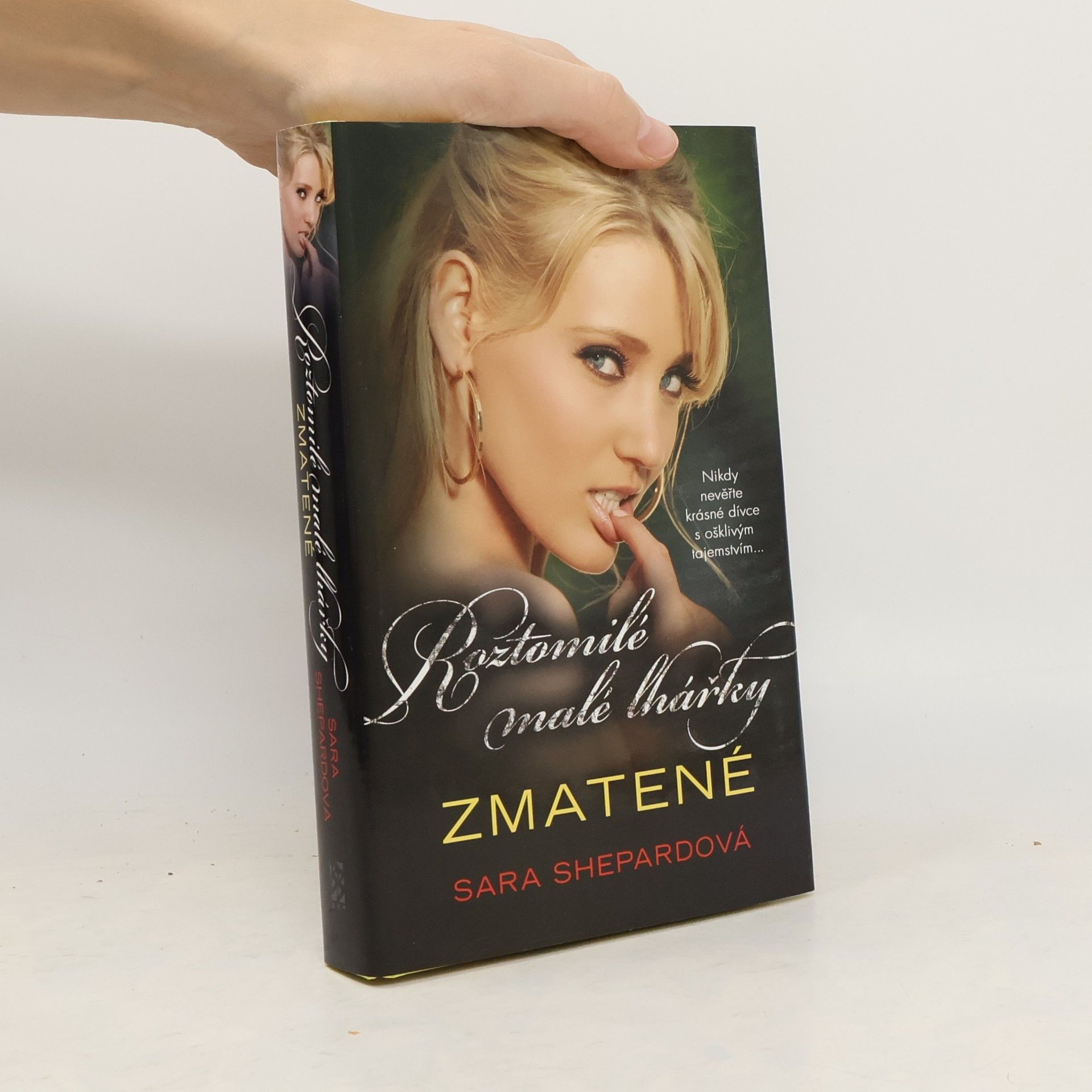 Sara Shepard Roztomilé malé lhářky: Zmatené