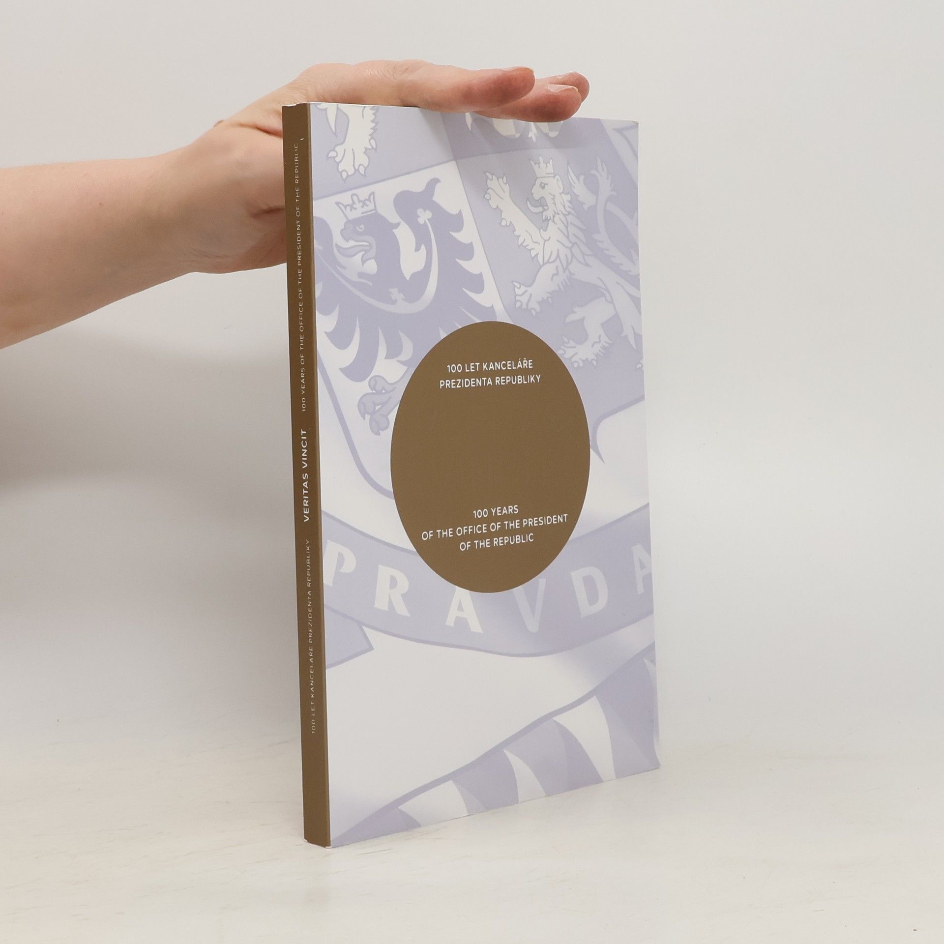 Autorenkollektiv Veritas vincit. 100 let Kanceláře prezidenta republiky. 100 Years of the Office of the President of the Republic