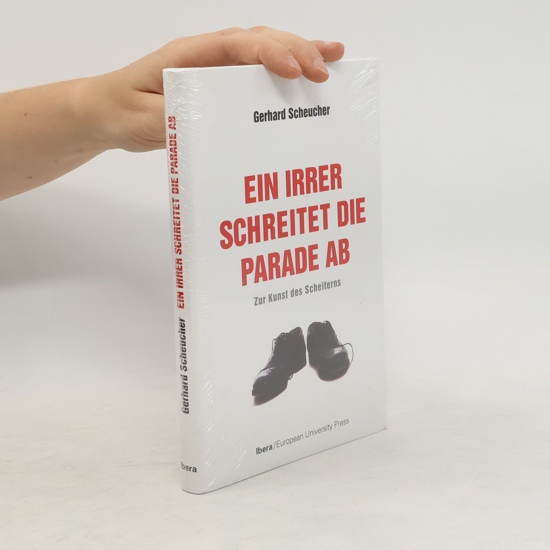 Gerhard Scheucher Ein Irrer schreitet die Parade ab