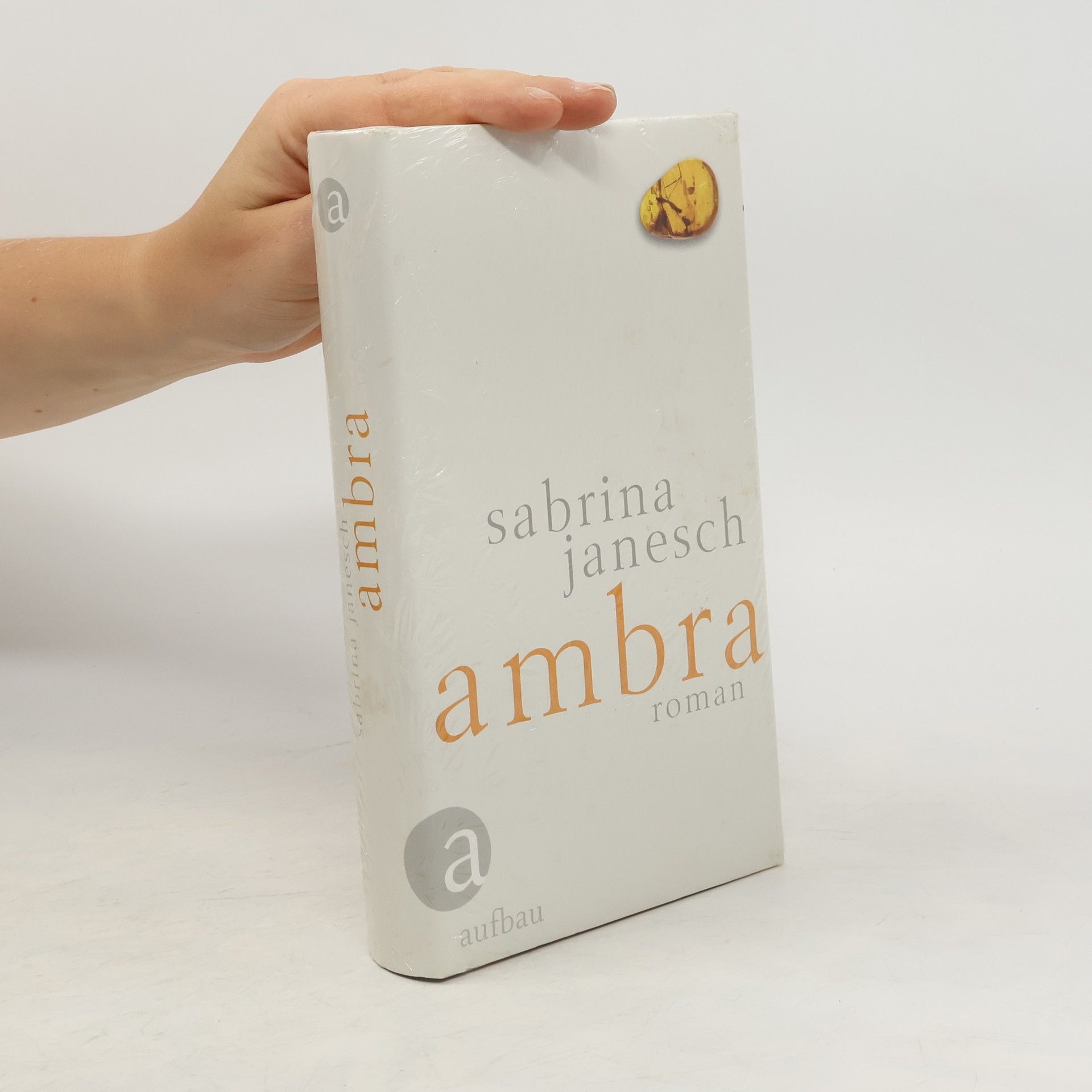 Sabrina Janesch Ambra