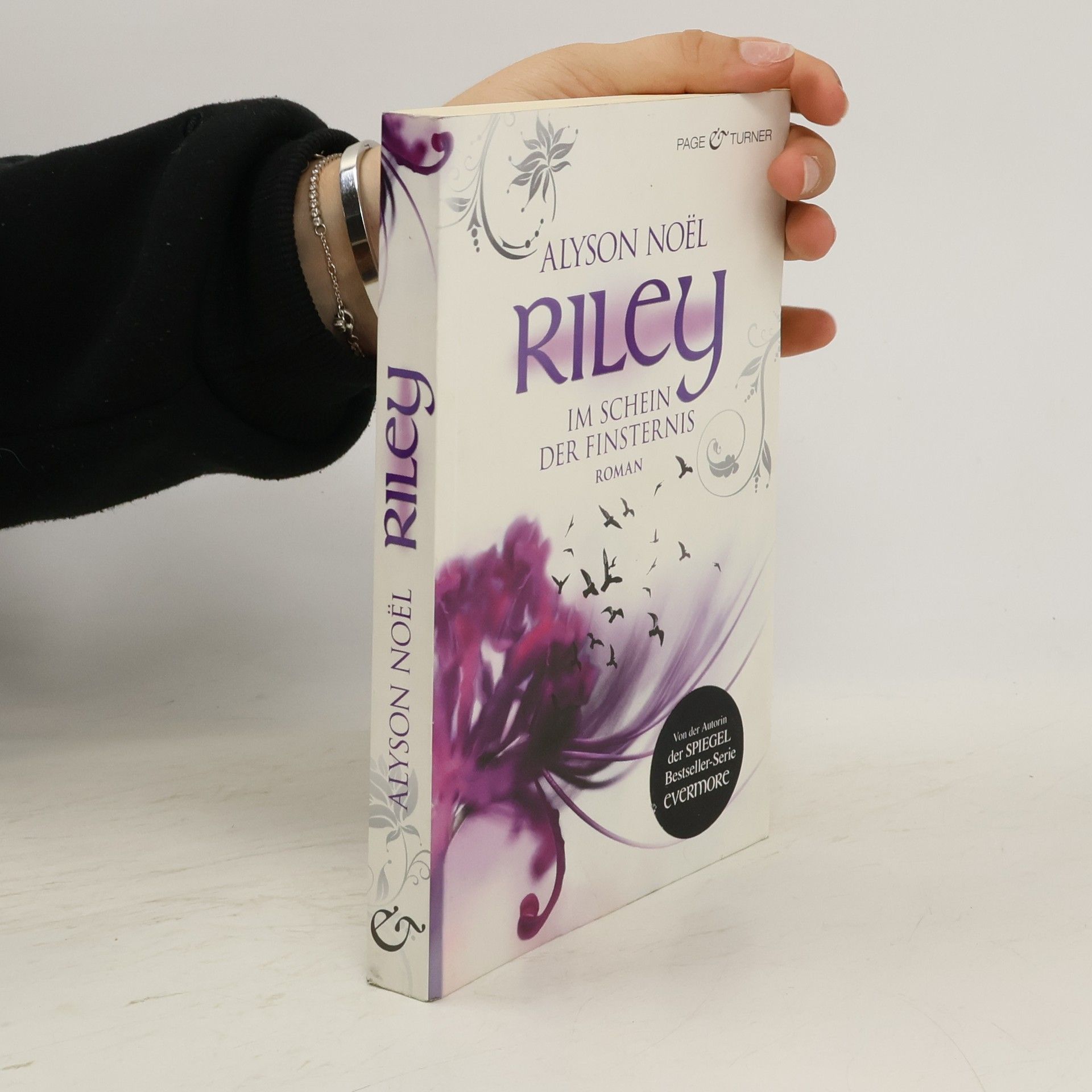 Alyson Noë͏l Riley