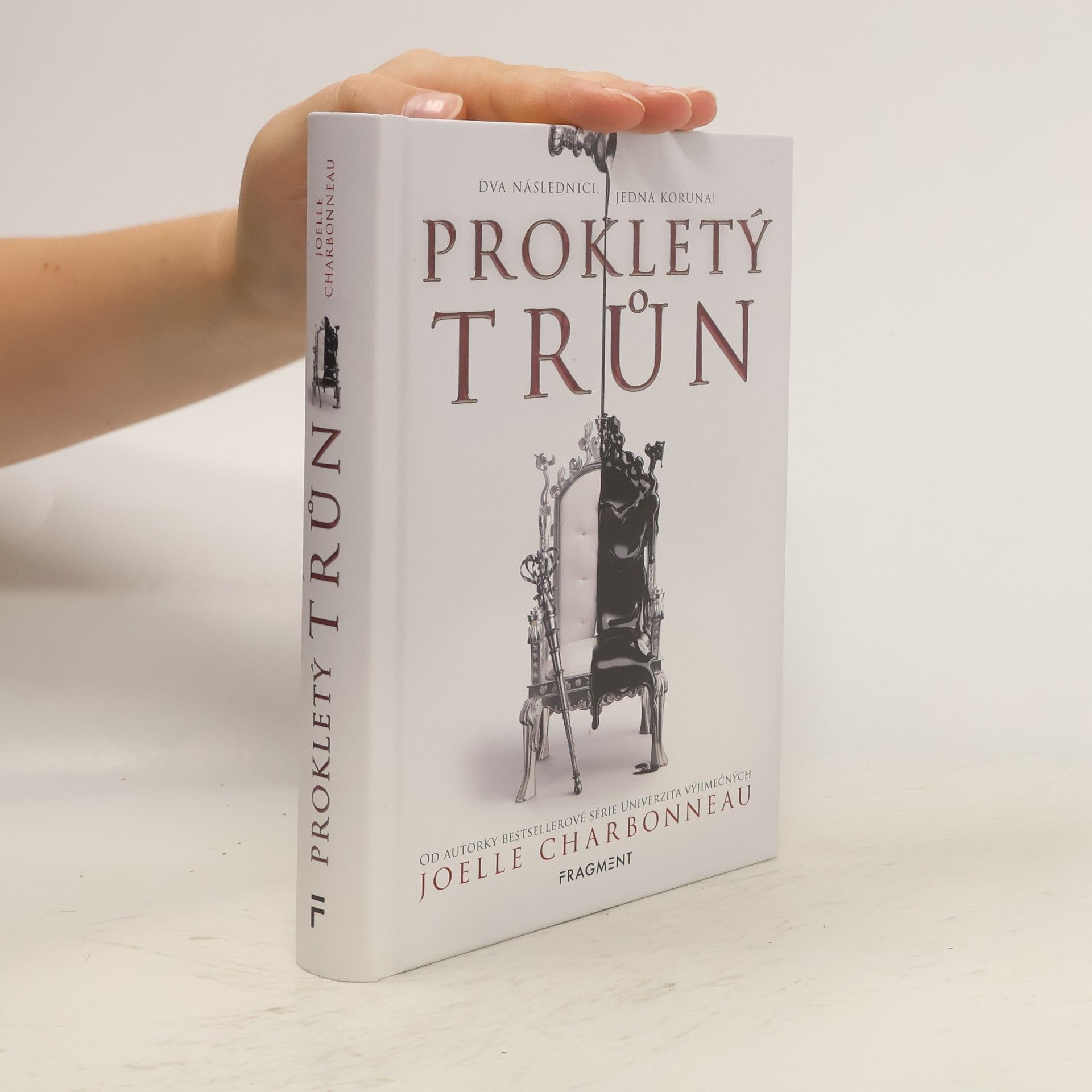 Joelle Charbonneau Prokletý trůn
