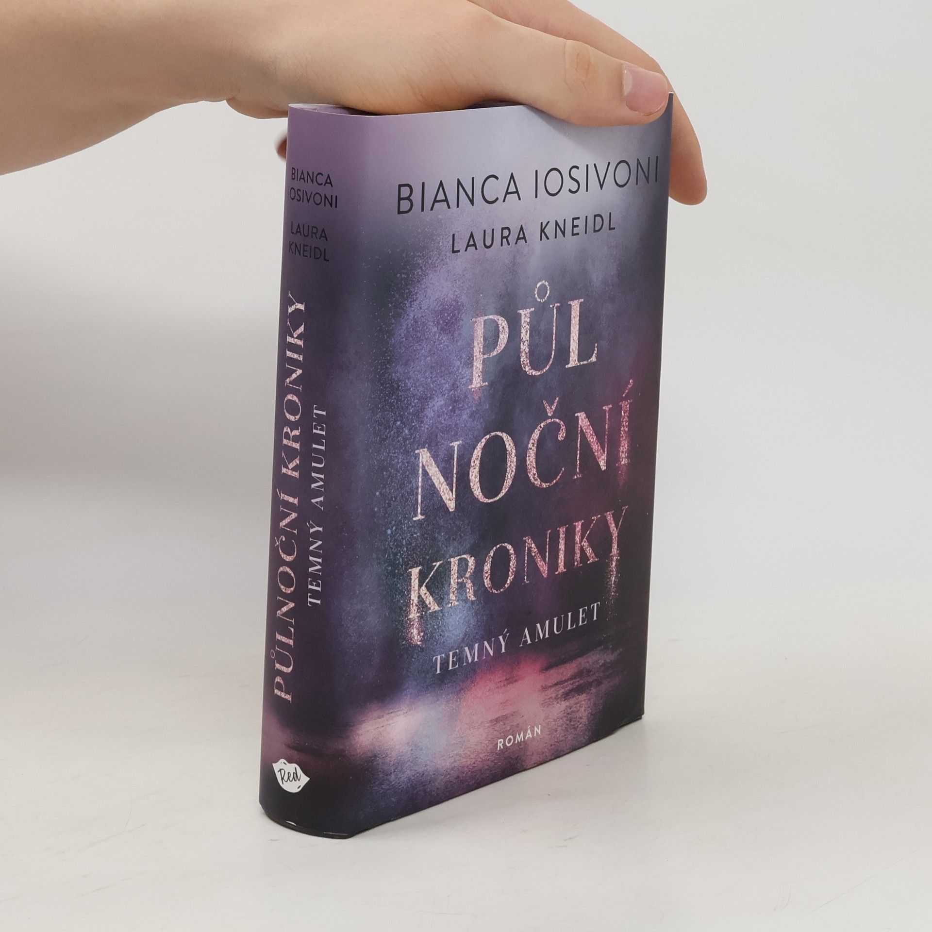 Bianca Iosivoni Půlnoční kroniky: Temný amulet.