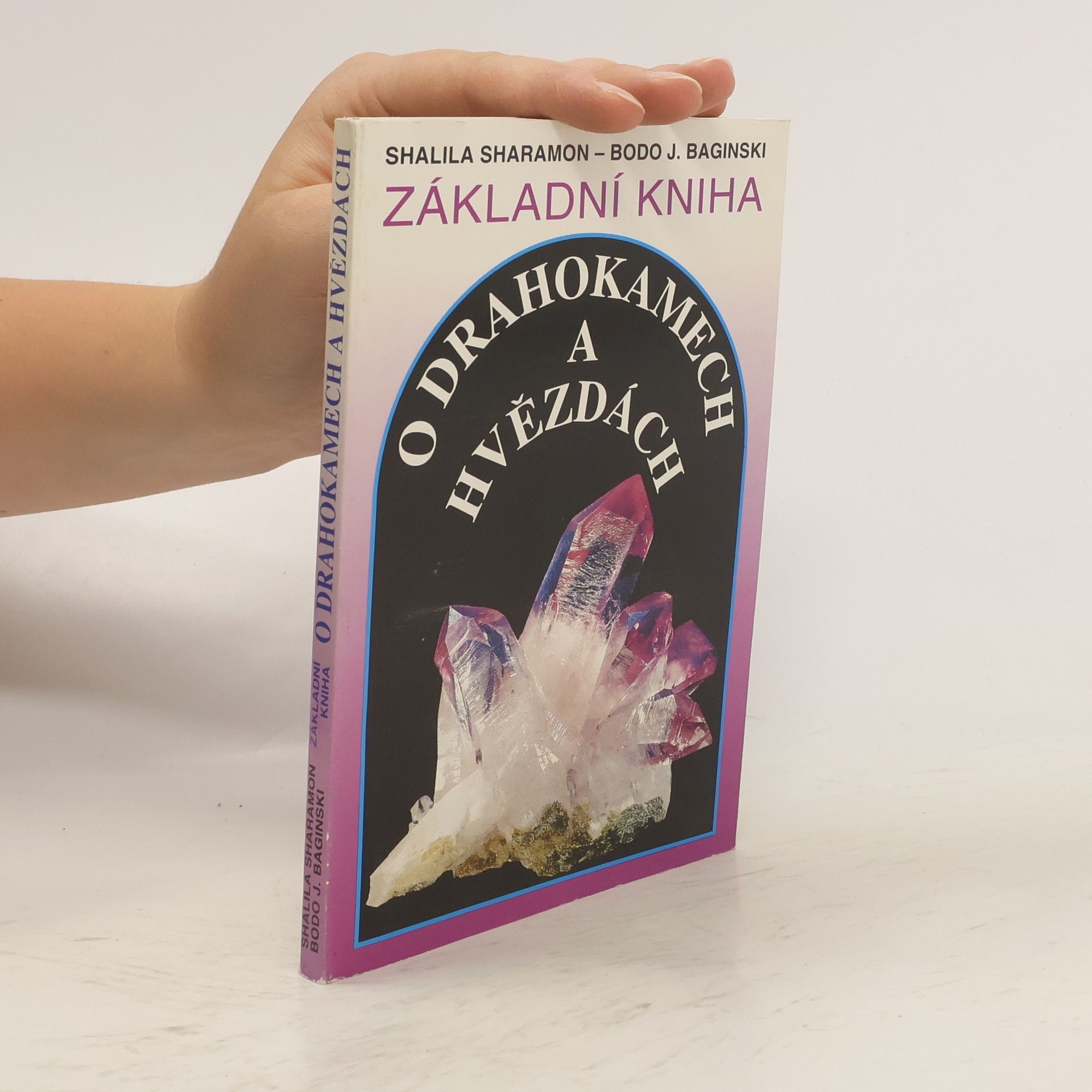 Shalila Sharamon Základní kniha o drahokamech a hvězdách. Tajemné síly drahých kamenů a jejich vztah k dvanácti znamením zvěrokruhu