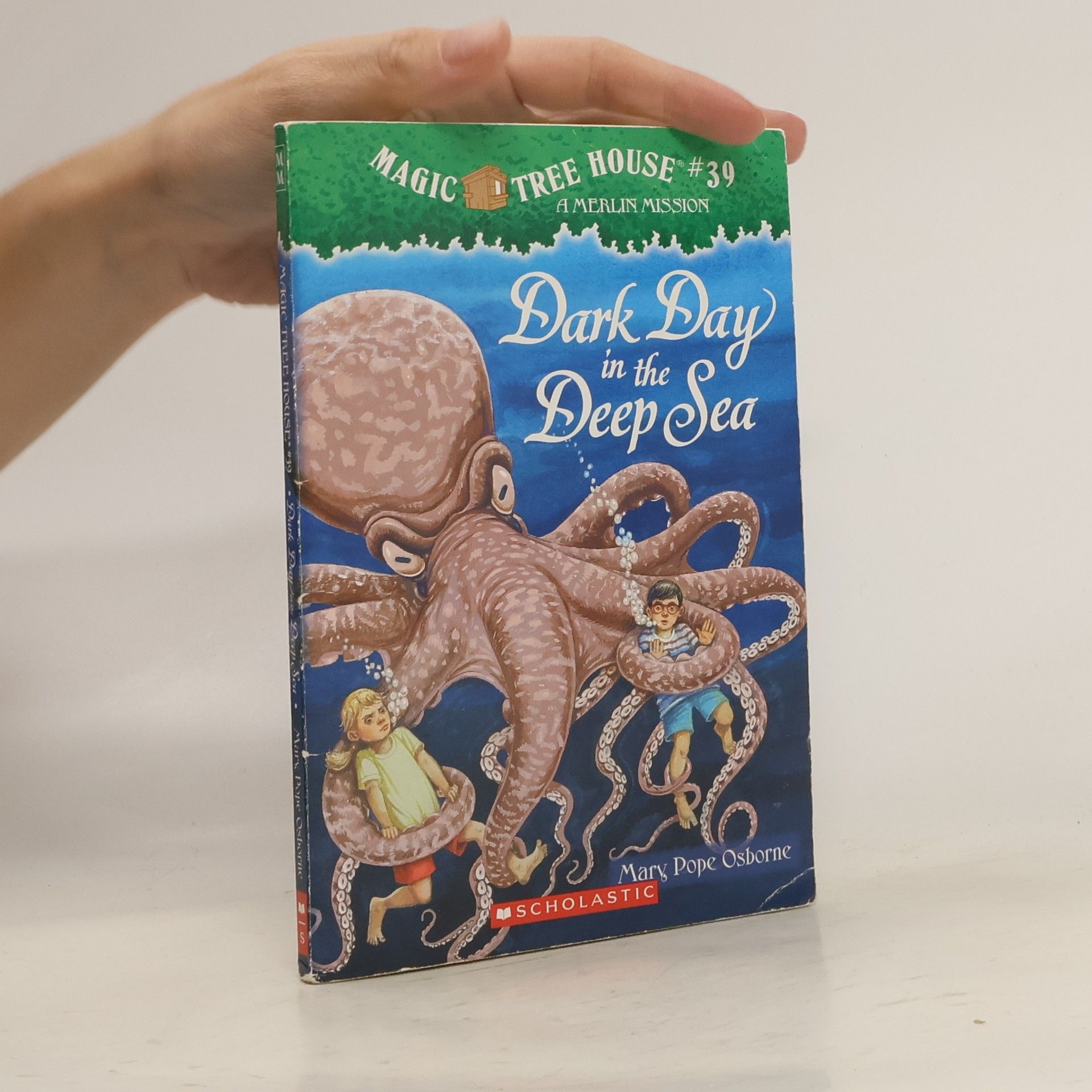 Mary Pope Osbornová Magic Tree House - 39: Dark Day in the Deep Sea